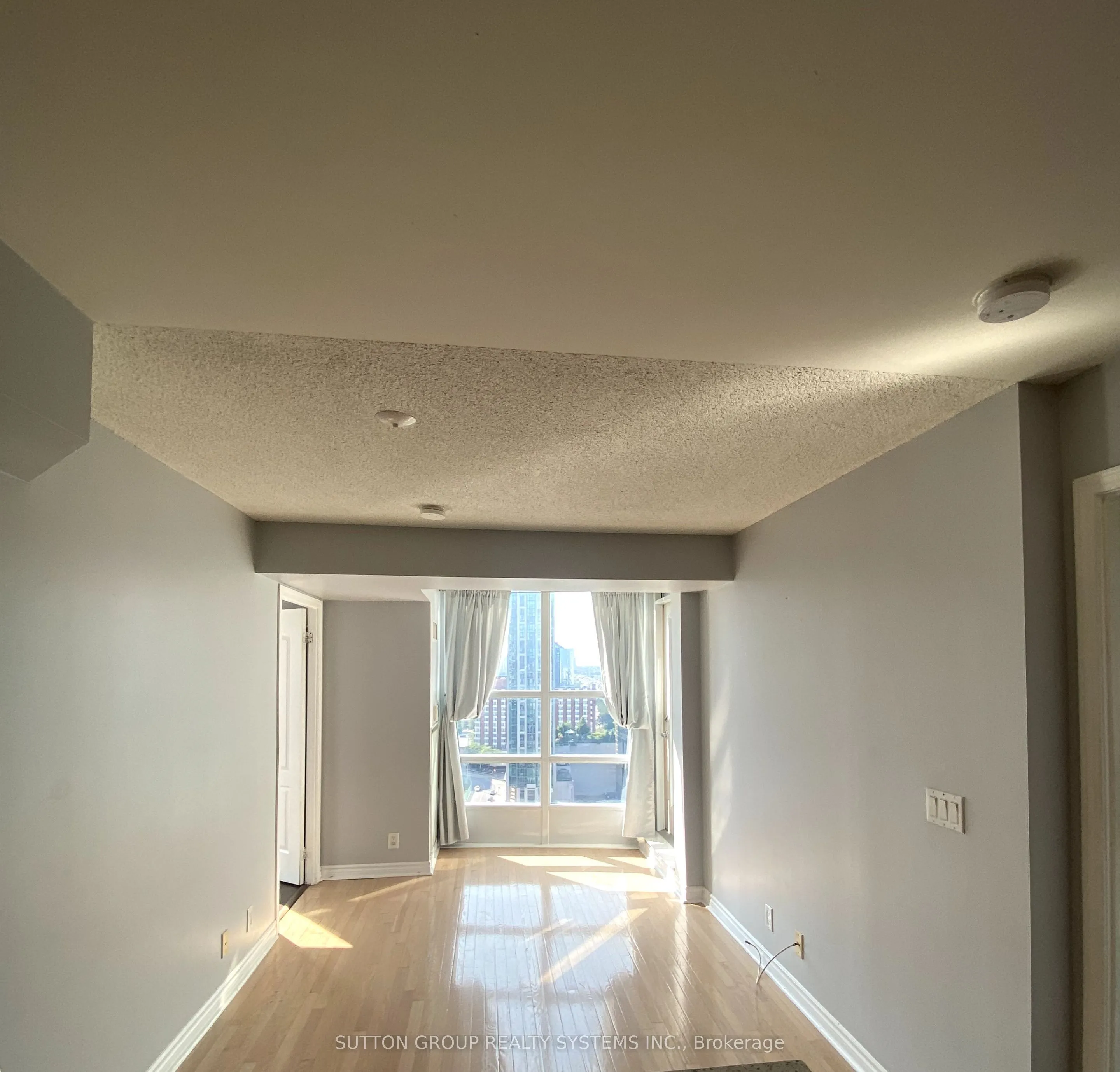33 Elm Drive, #1906