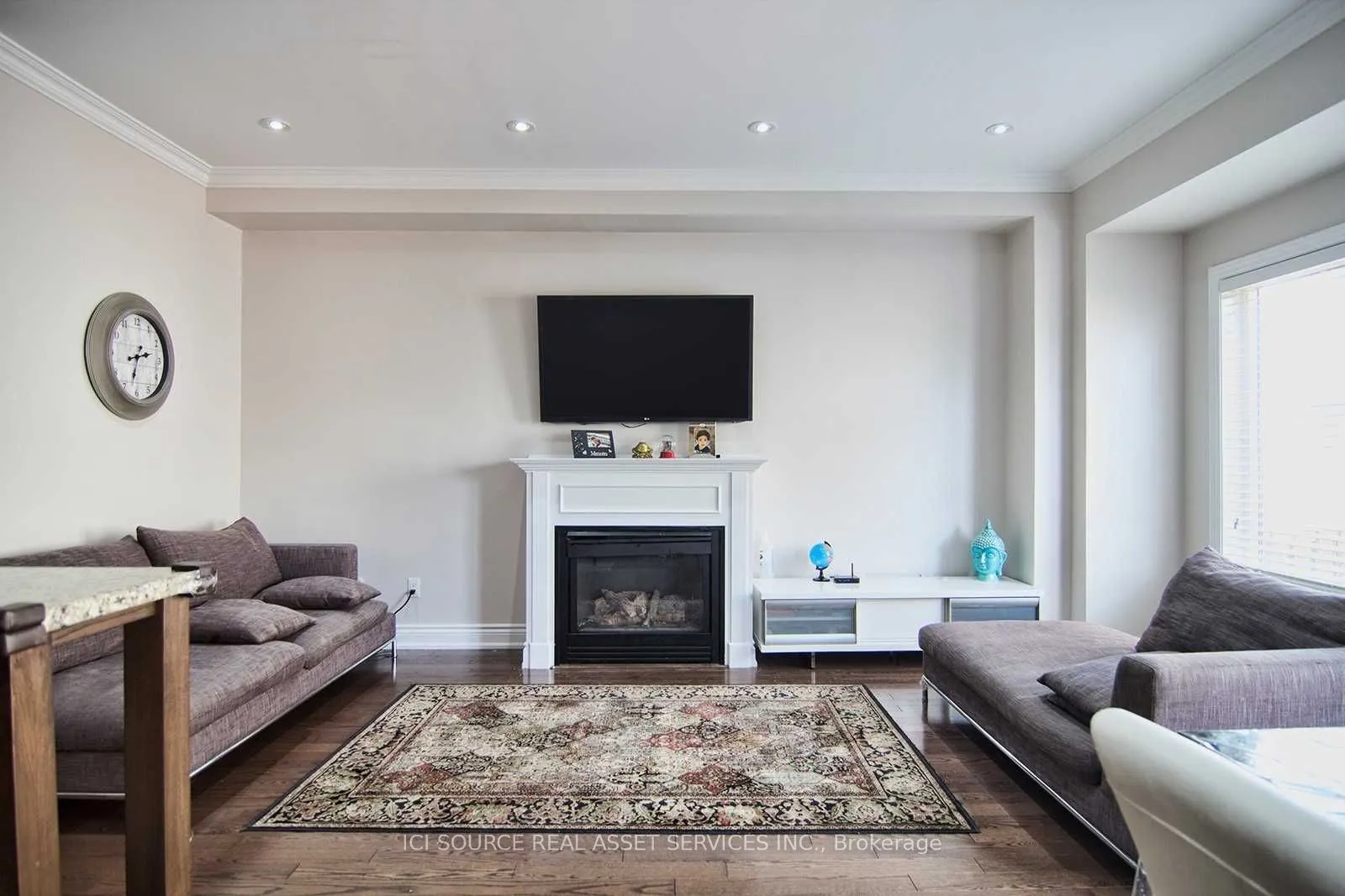 5279 Springbok Crescent, #Upper