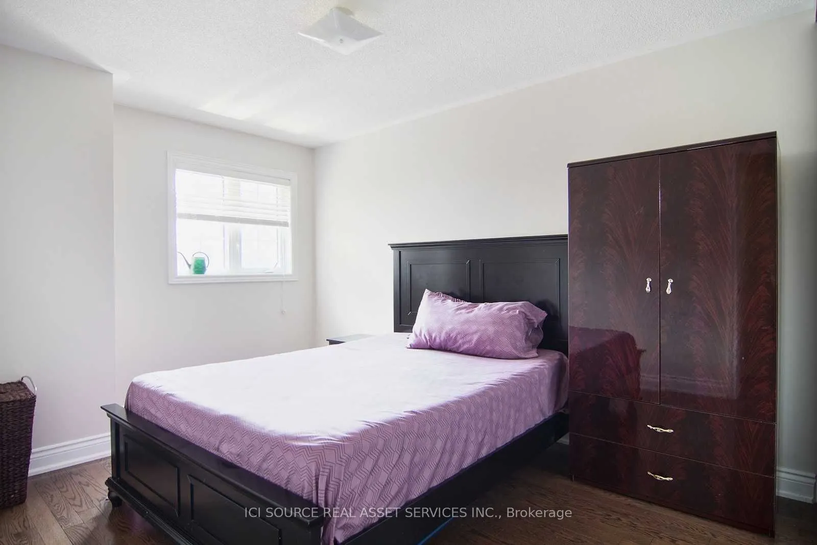 5279 Springbok Crescent, #Upper