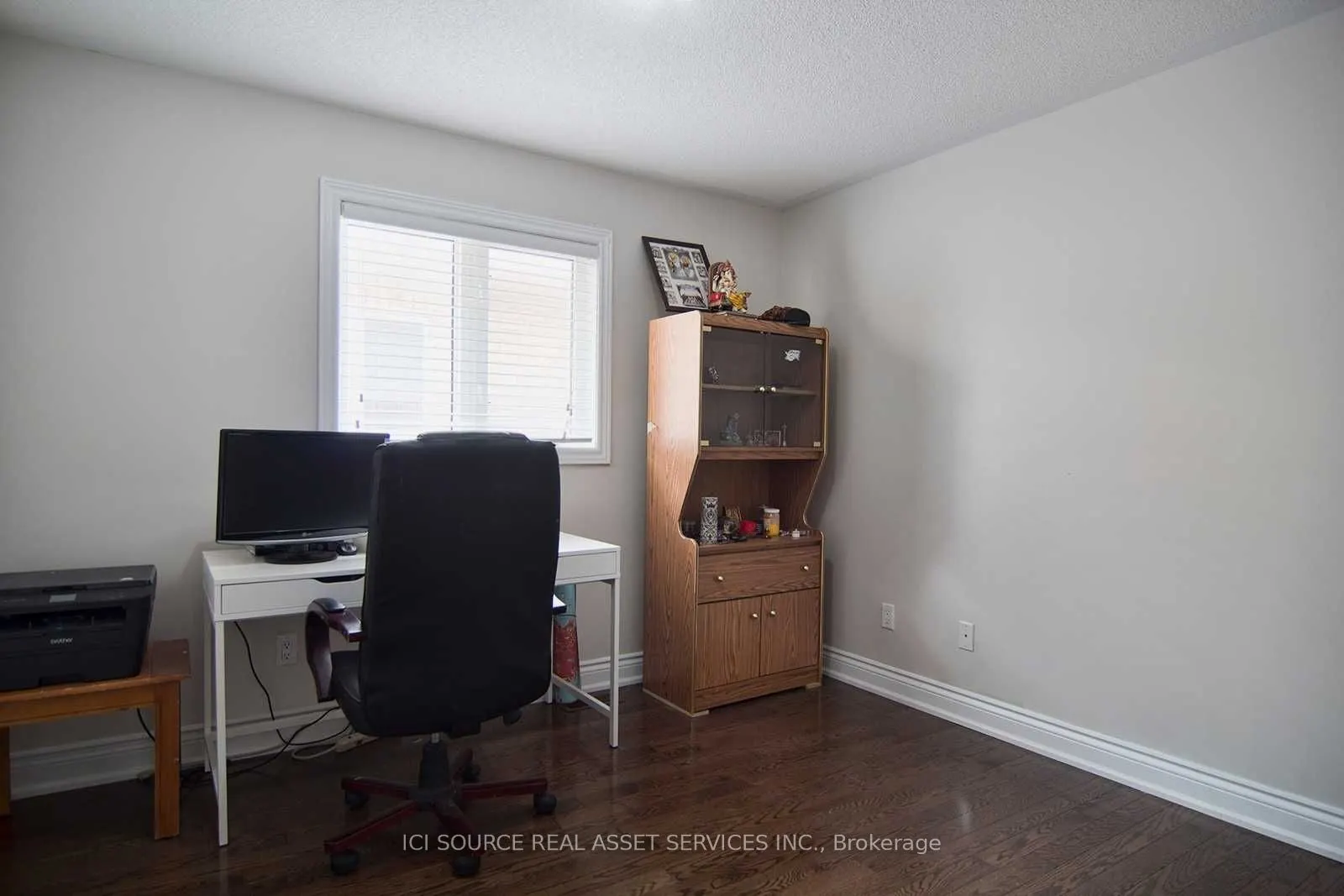 5279 Springbok Crescent, #Upper