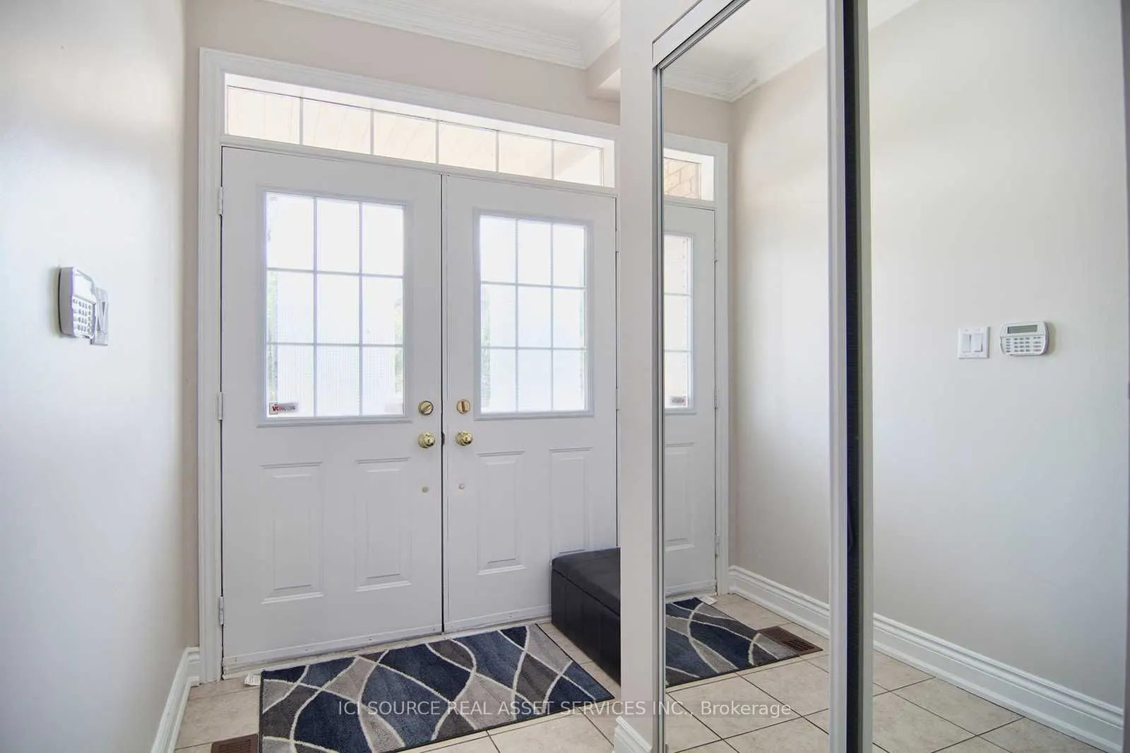 5279 Springbok Crescent, #Upper