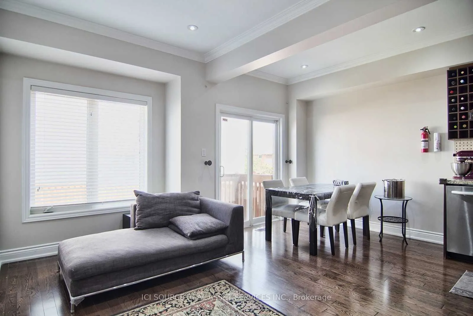 5279 Springbok Crescent, #Upper