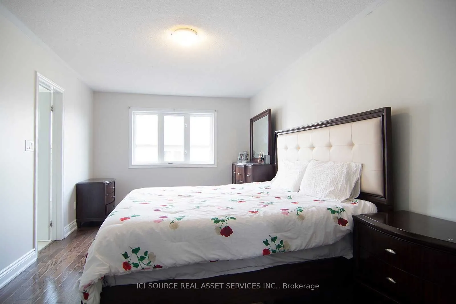 5279 Springbok Crescent, #Upper