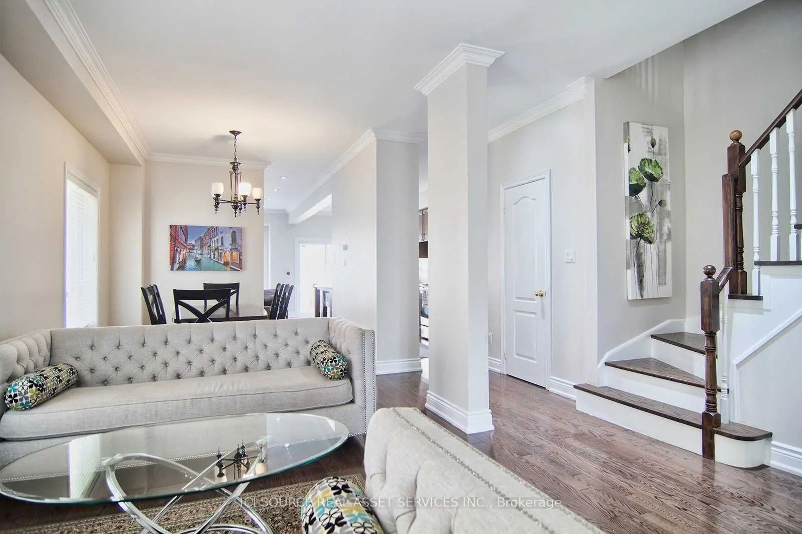 5279 Springbok Crescent, #Upper