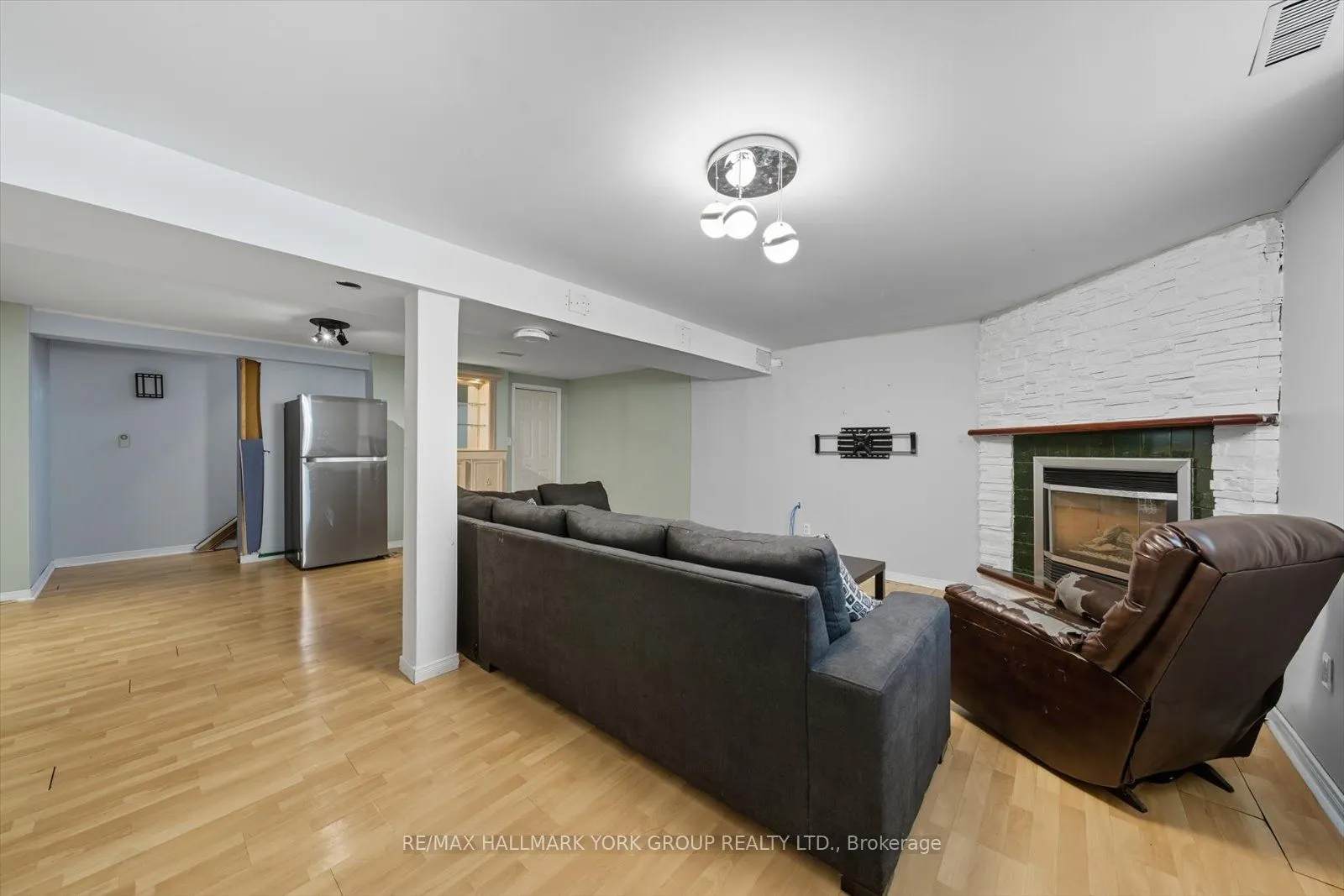 27 Bromley Crescent
