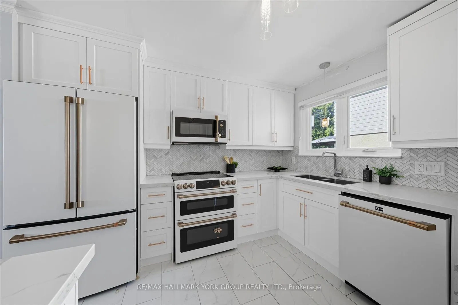 27 Bromley Crescent