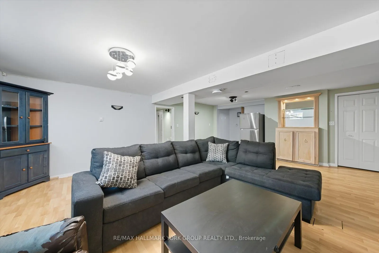 27 Bromley Crescent