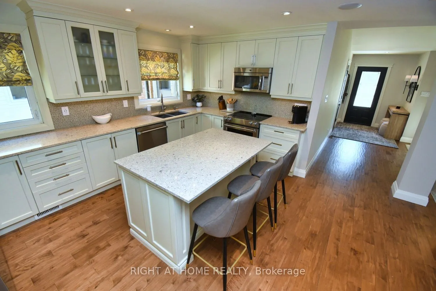 3224 Twin Oaks Crescent