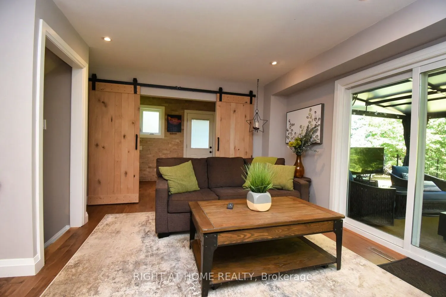 3224 Twin Oaks Crescent