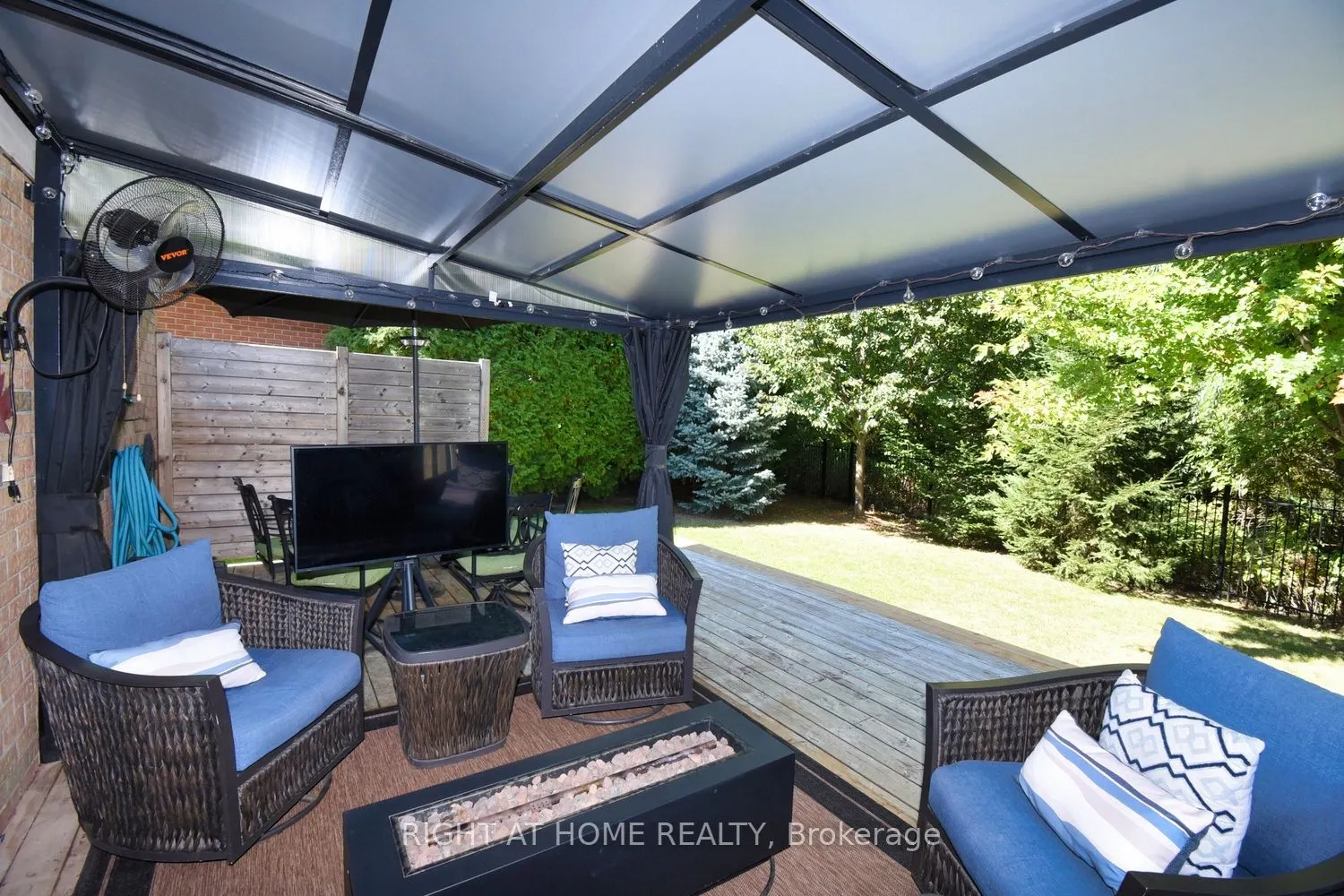 3224 Twin Oaks Crescent