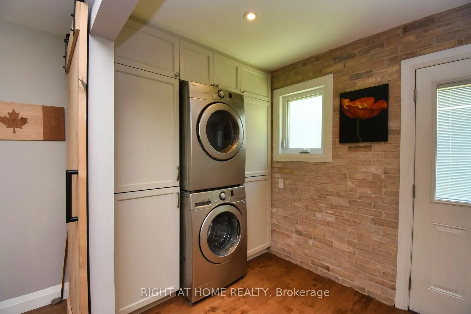 3224 Twin Oaks Crescent