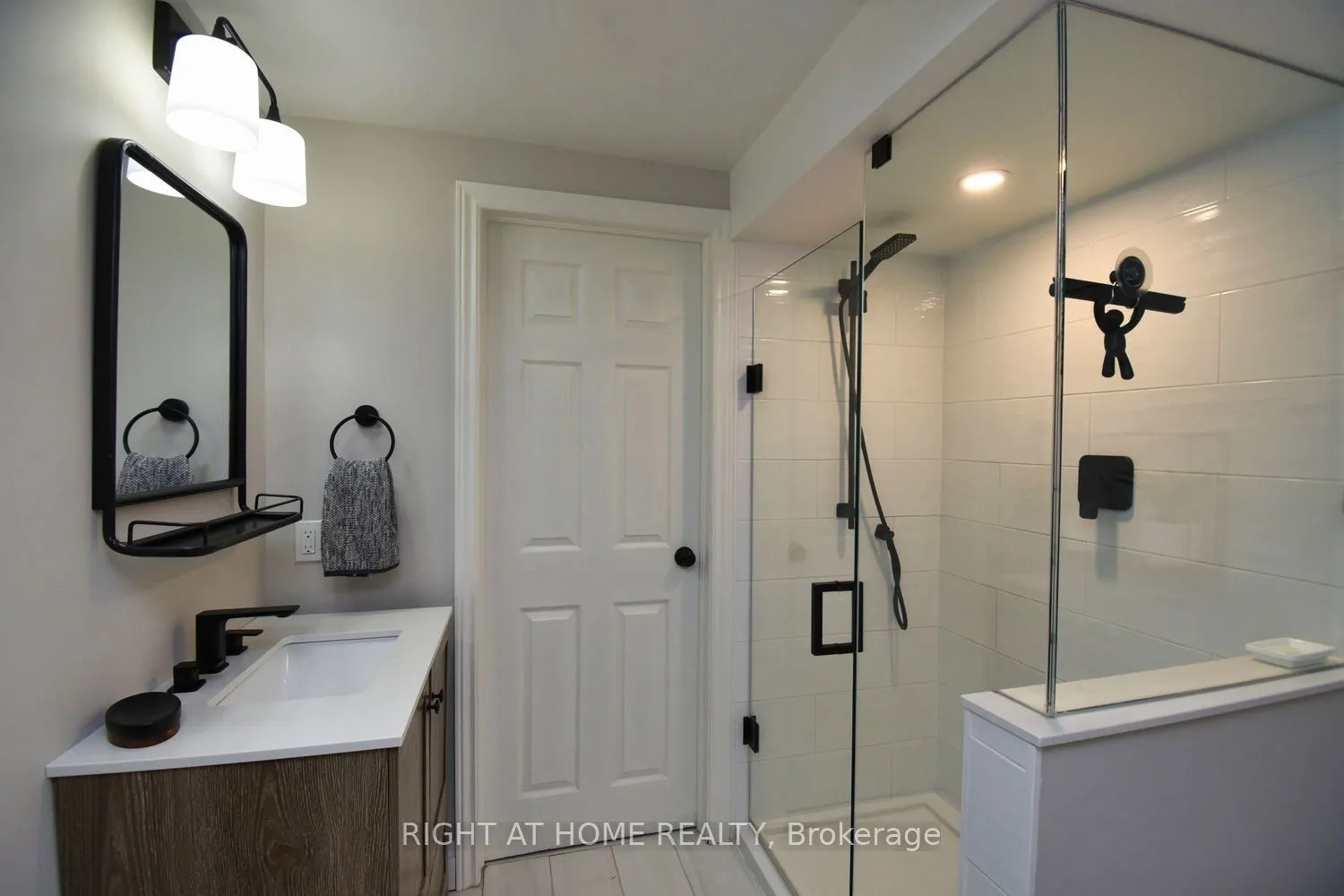 3224 Twin Oaks Crescent