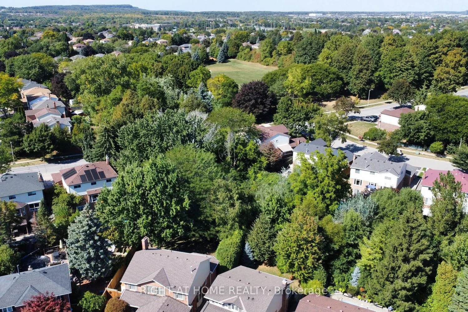 3224 Twin Oaks Crescent