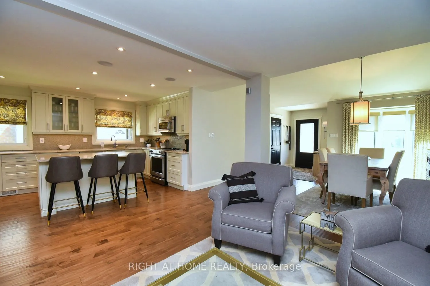 3224 Twin Oaks Crescent