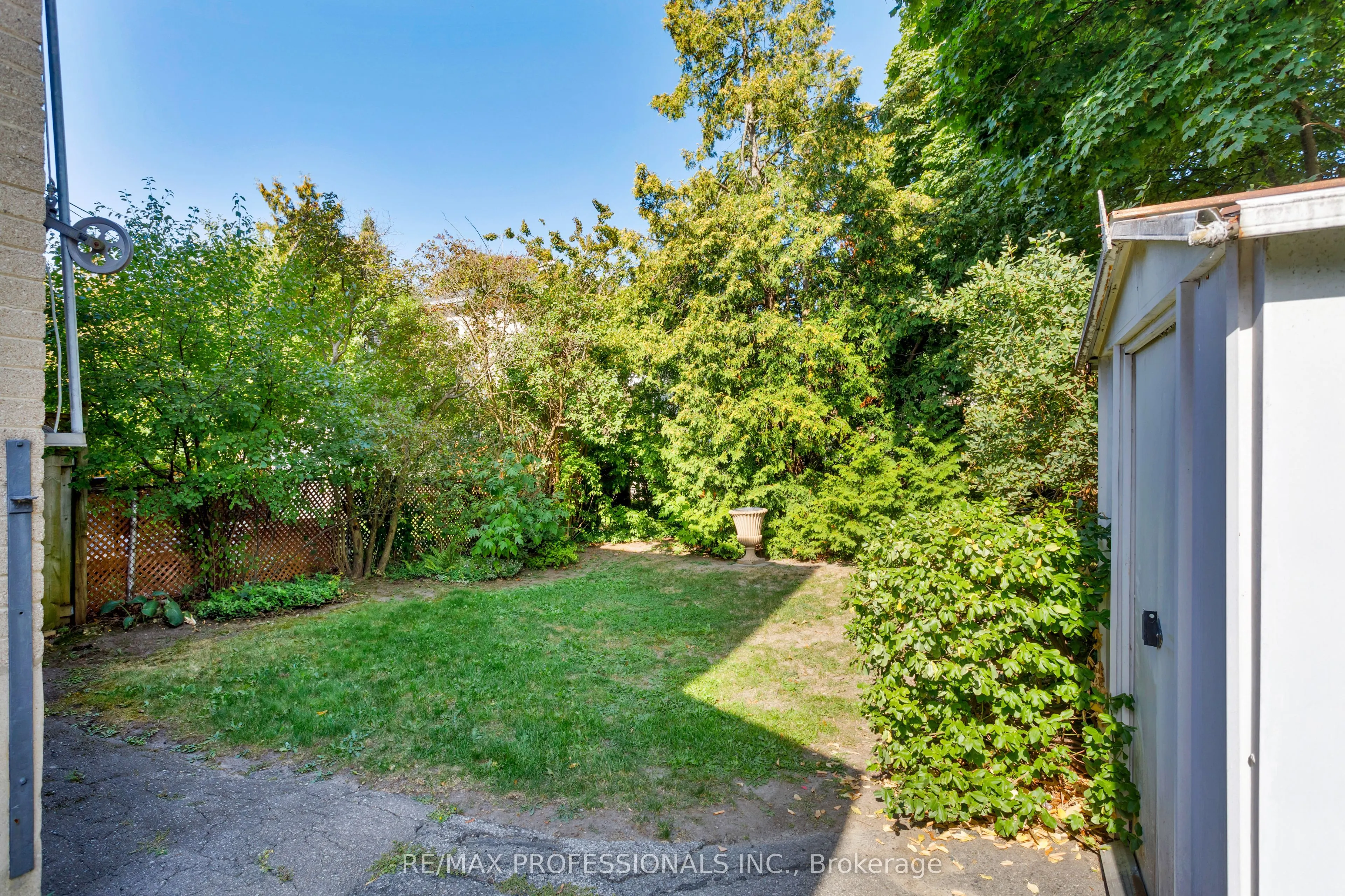 38 Van Stassen Boulevard