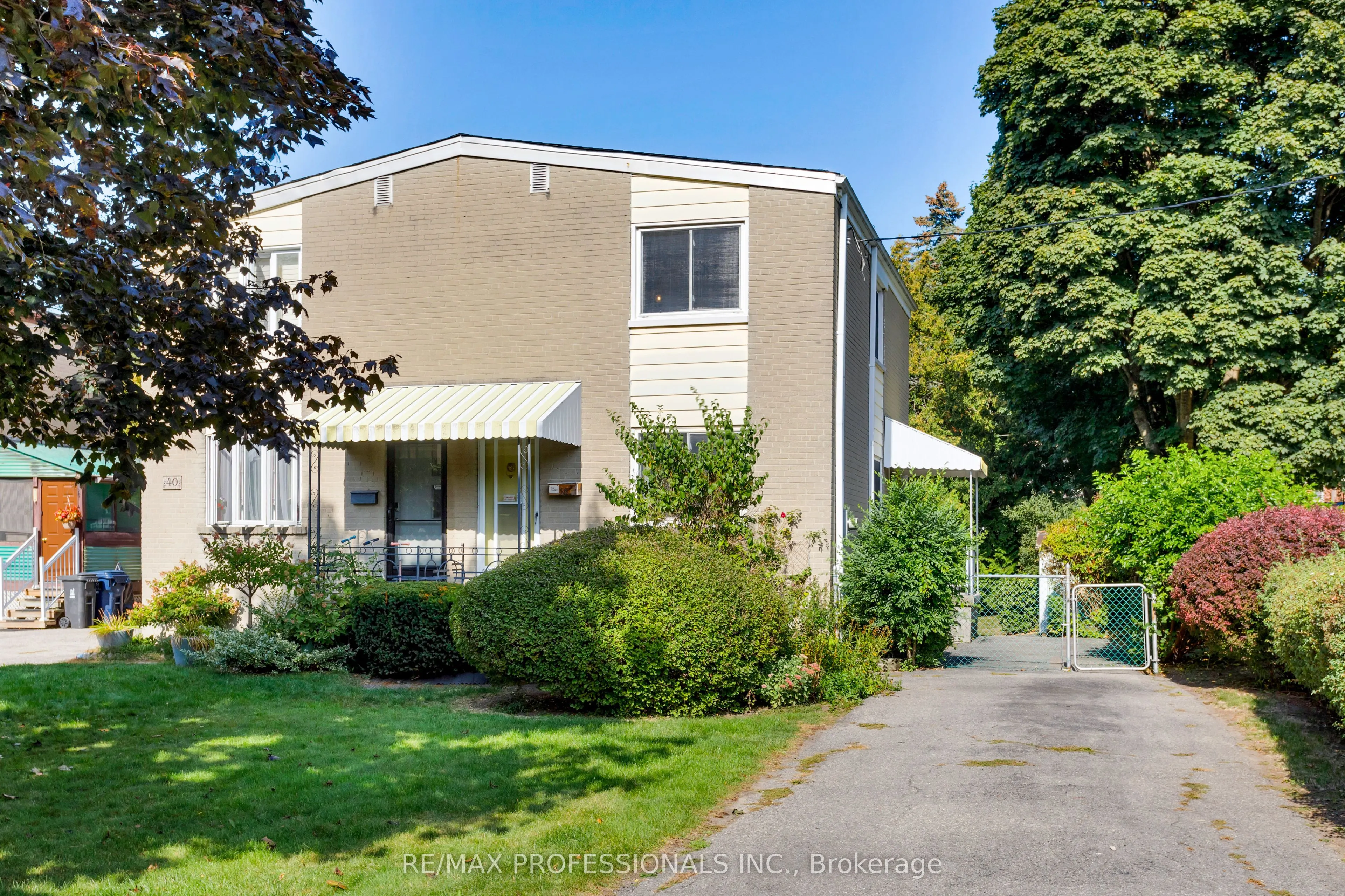 38 Van Stassen Boulevard