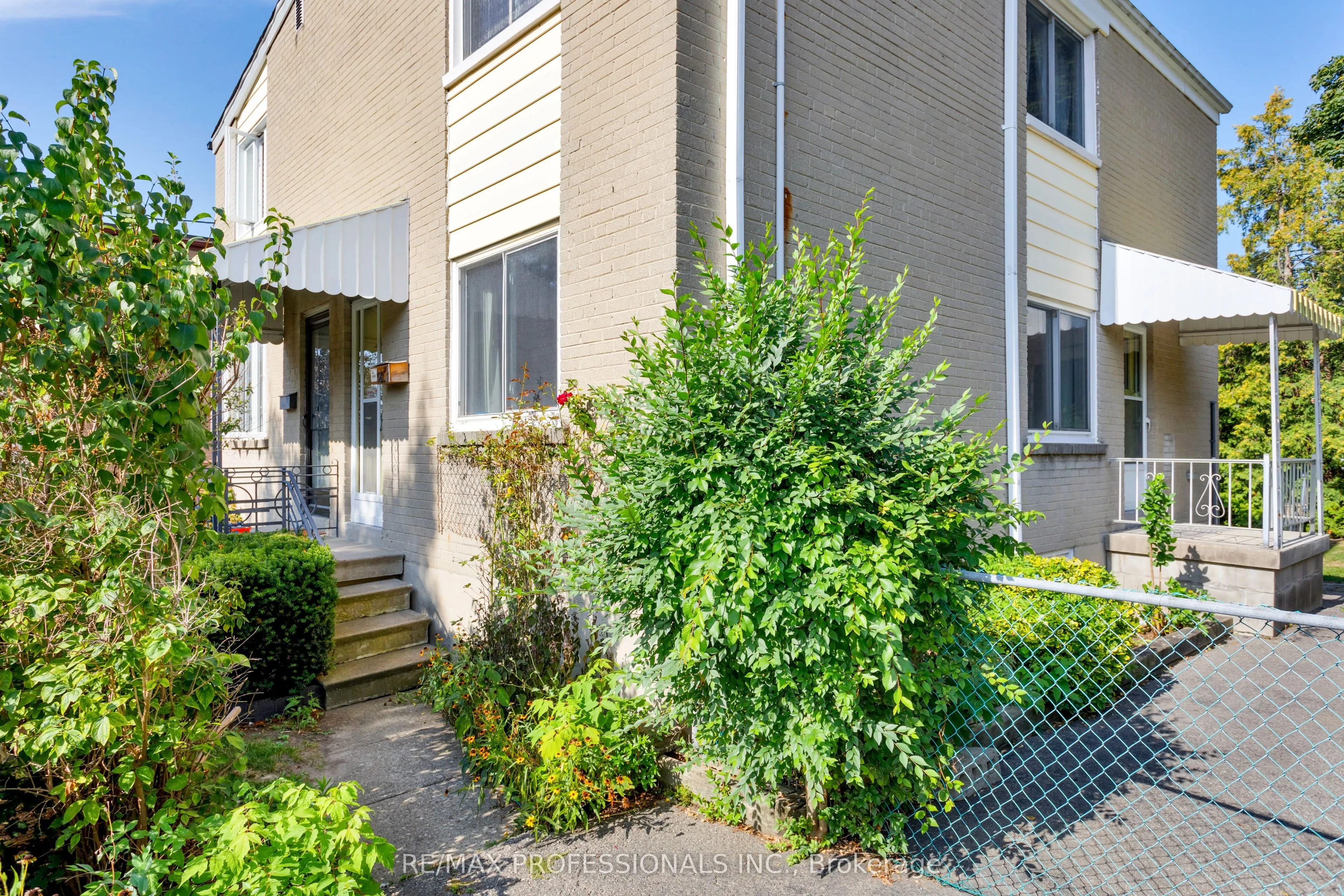 38 Van Stassen Boulevard