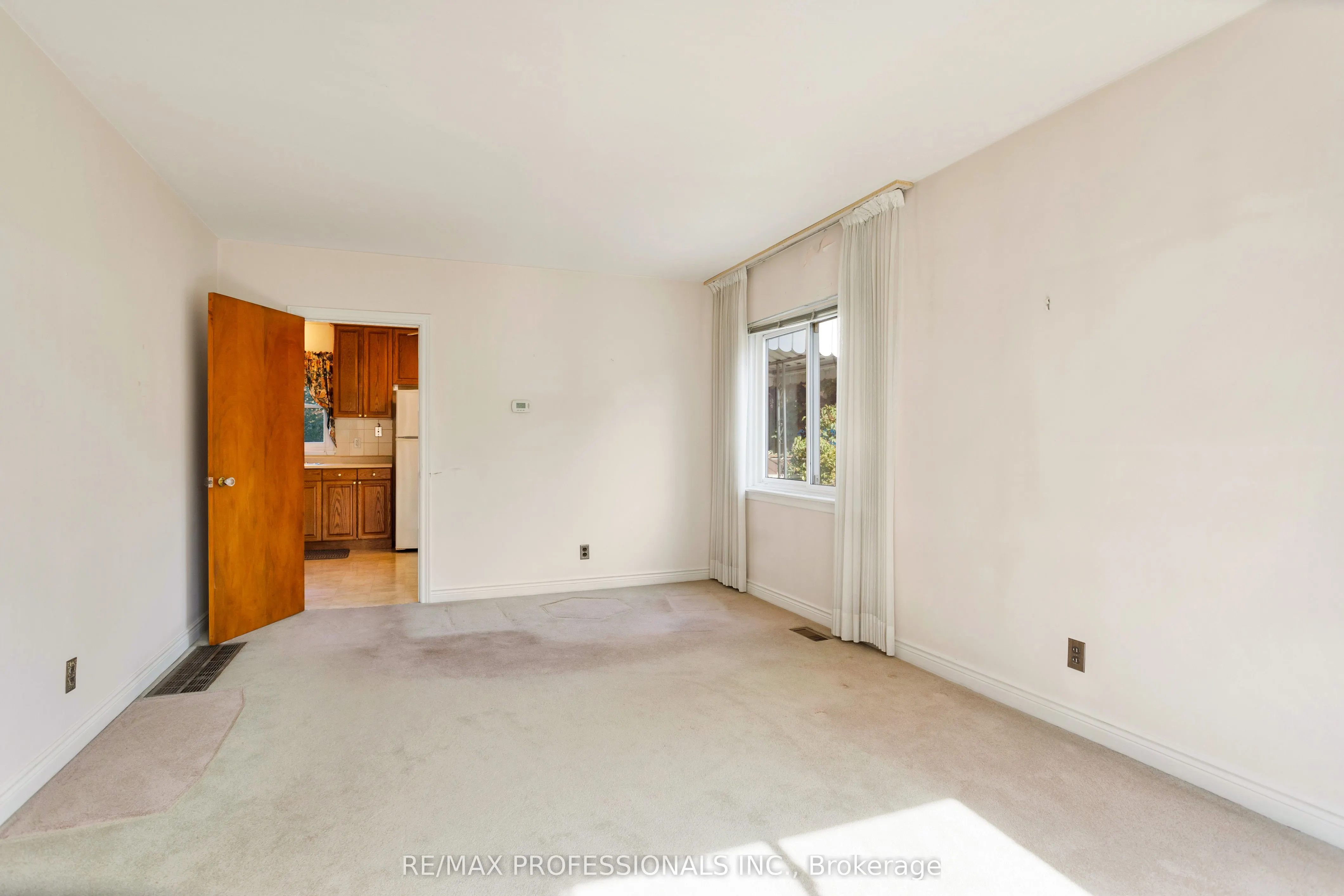38 Van Stassen Boulevard