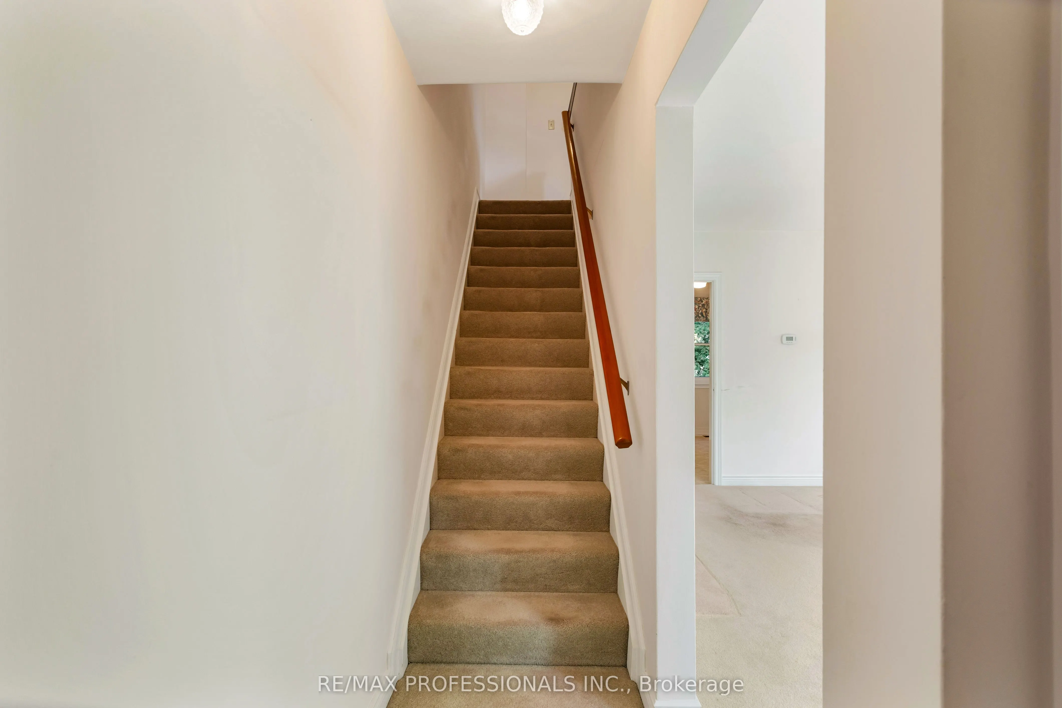 38 Van Stassen Boulevard