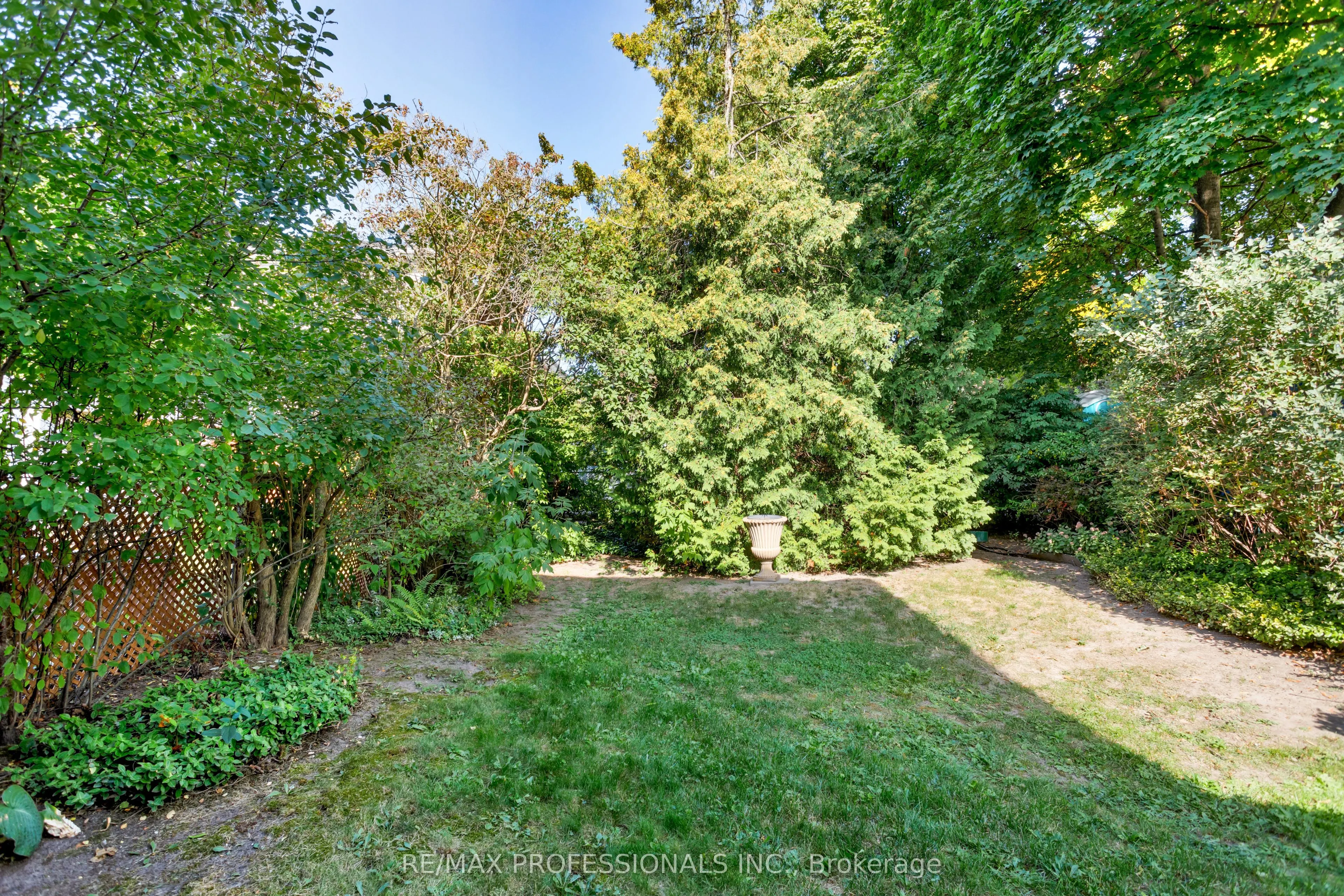 38 Van Stassen Boulevard