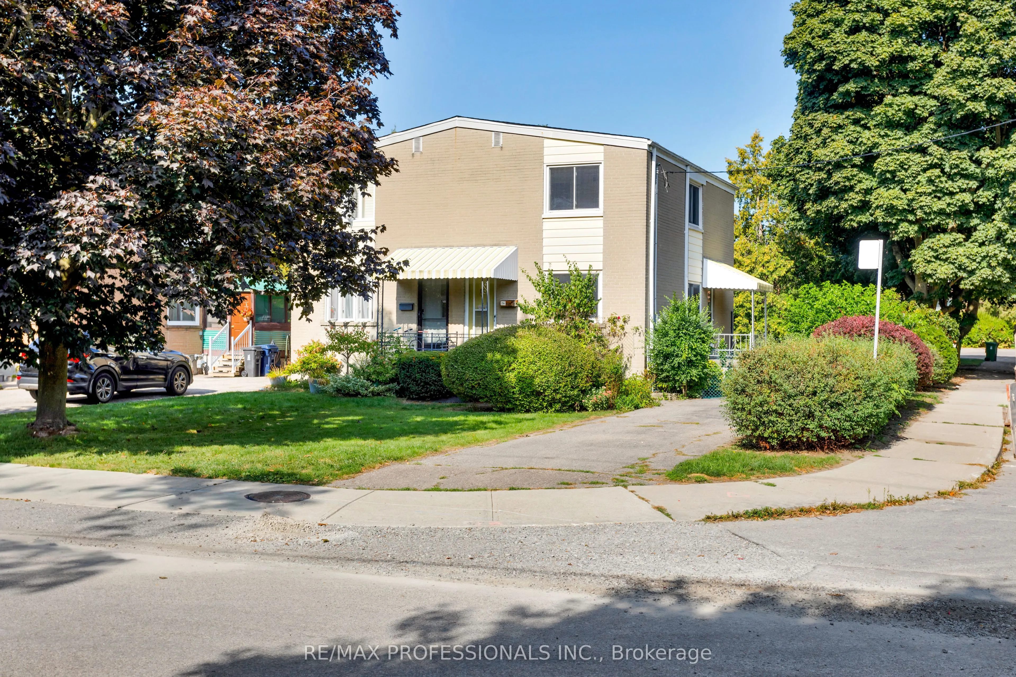 38 Van Stassen Boulevard