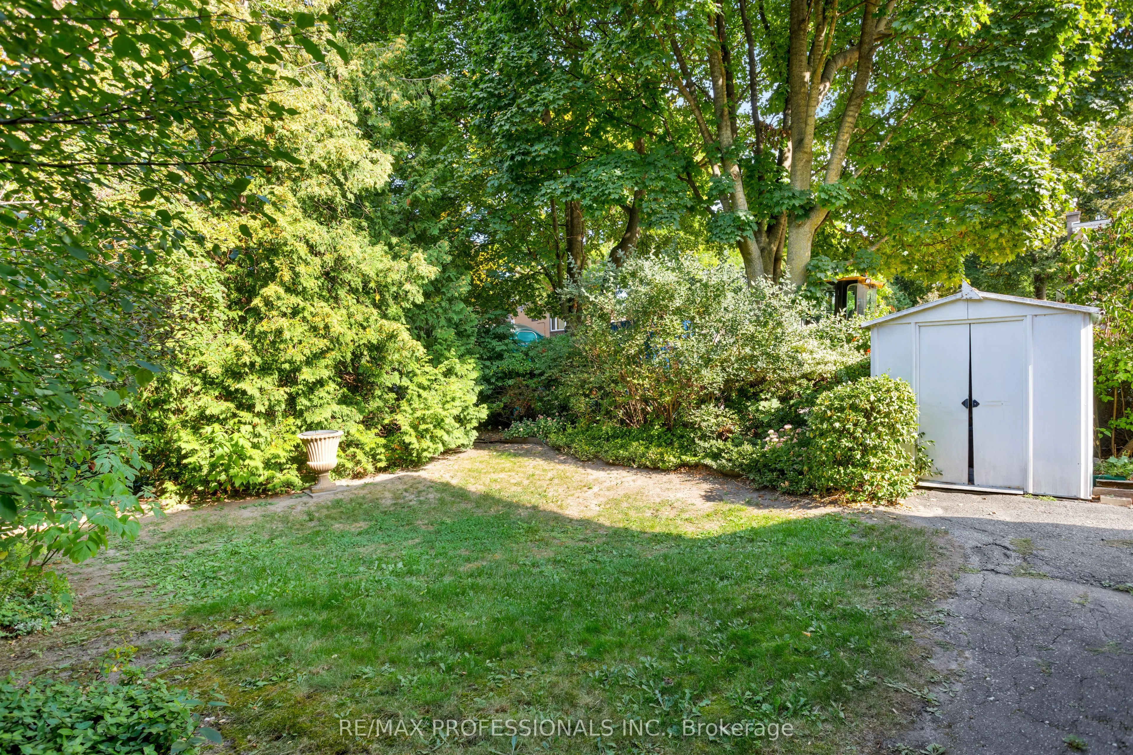 38 Van Stassen Boulevard