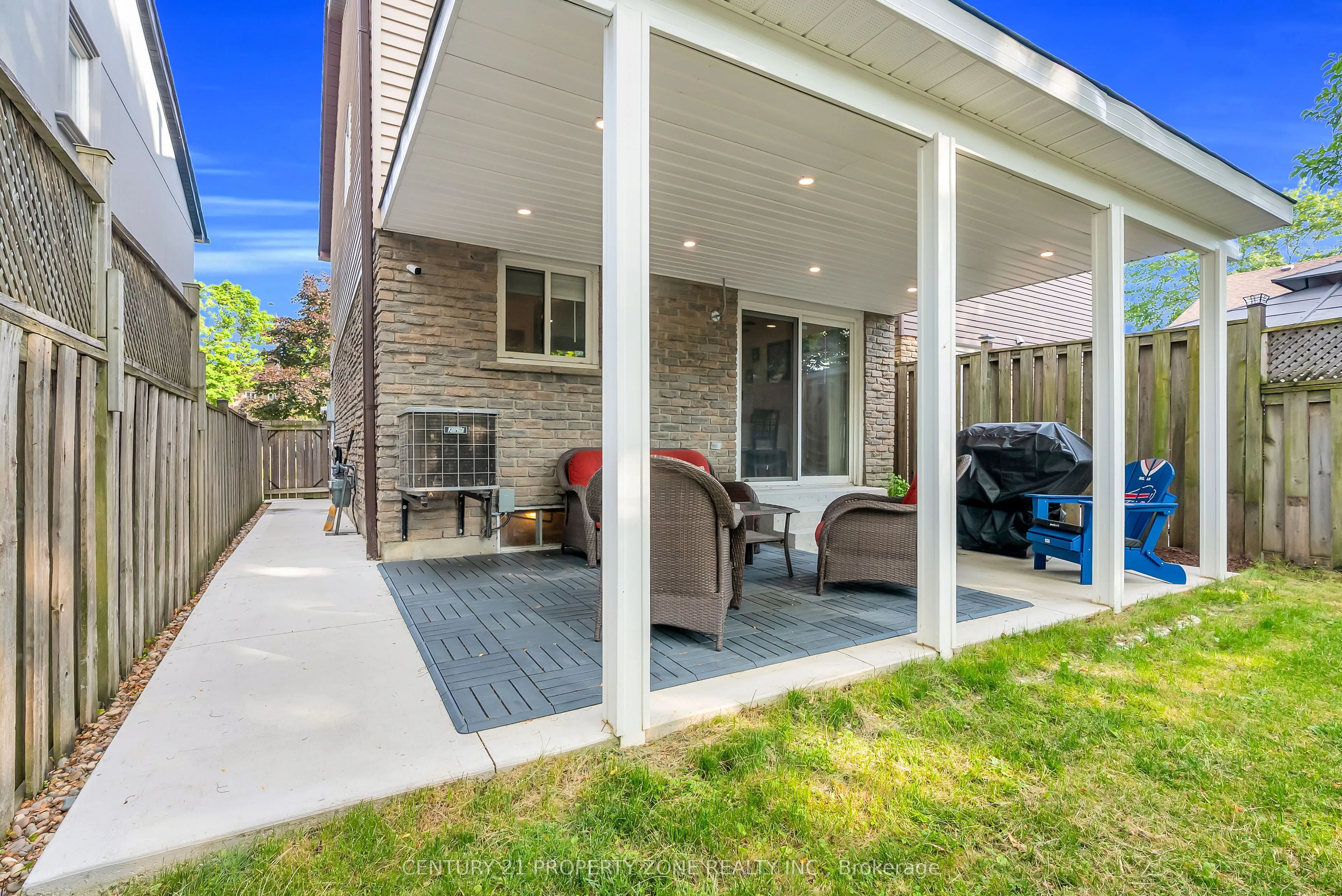 4265 Lingfield Crescent