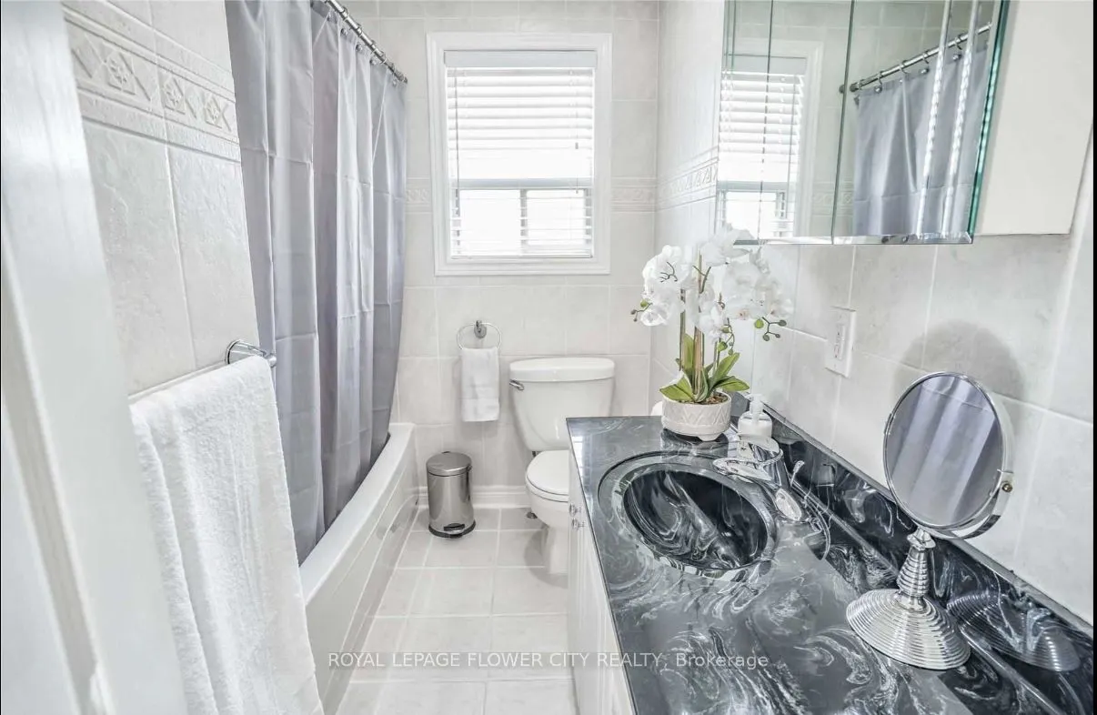 8 Mcculla Avenue, #Upper Level