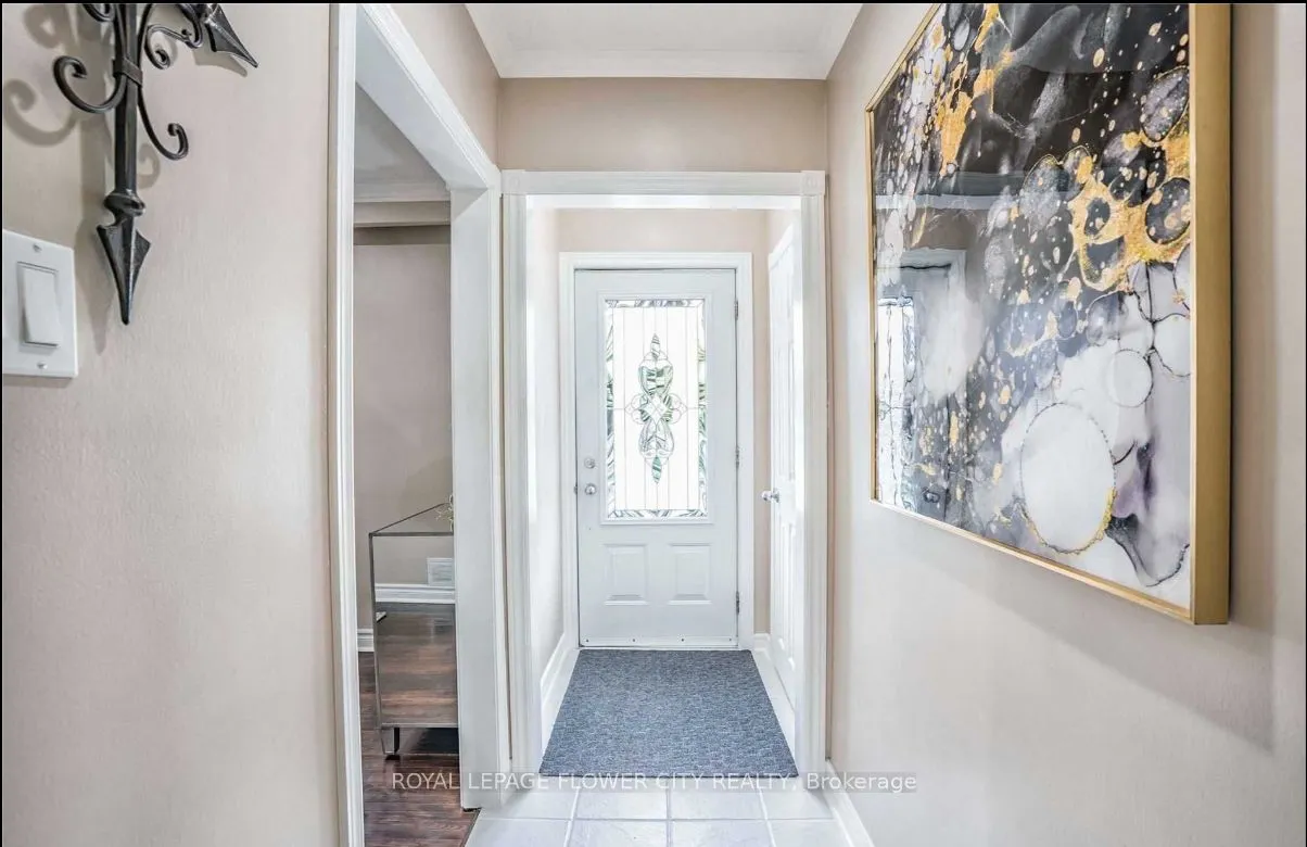 8 Mcculla Avenue, #Upper Level