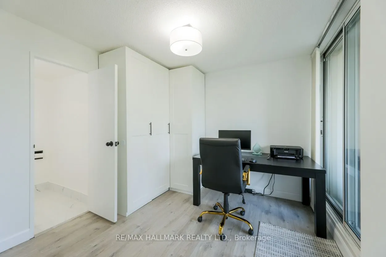 3590 Kaneff Crescent, #702