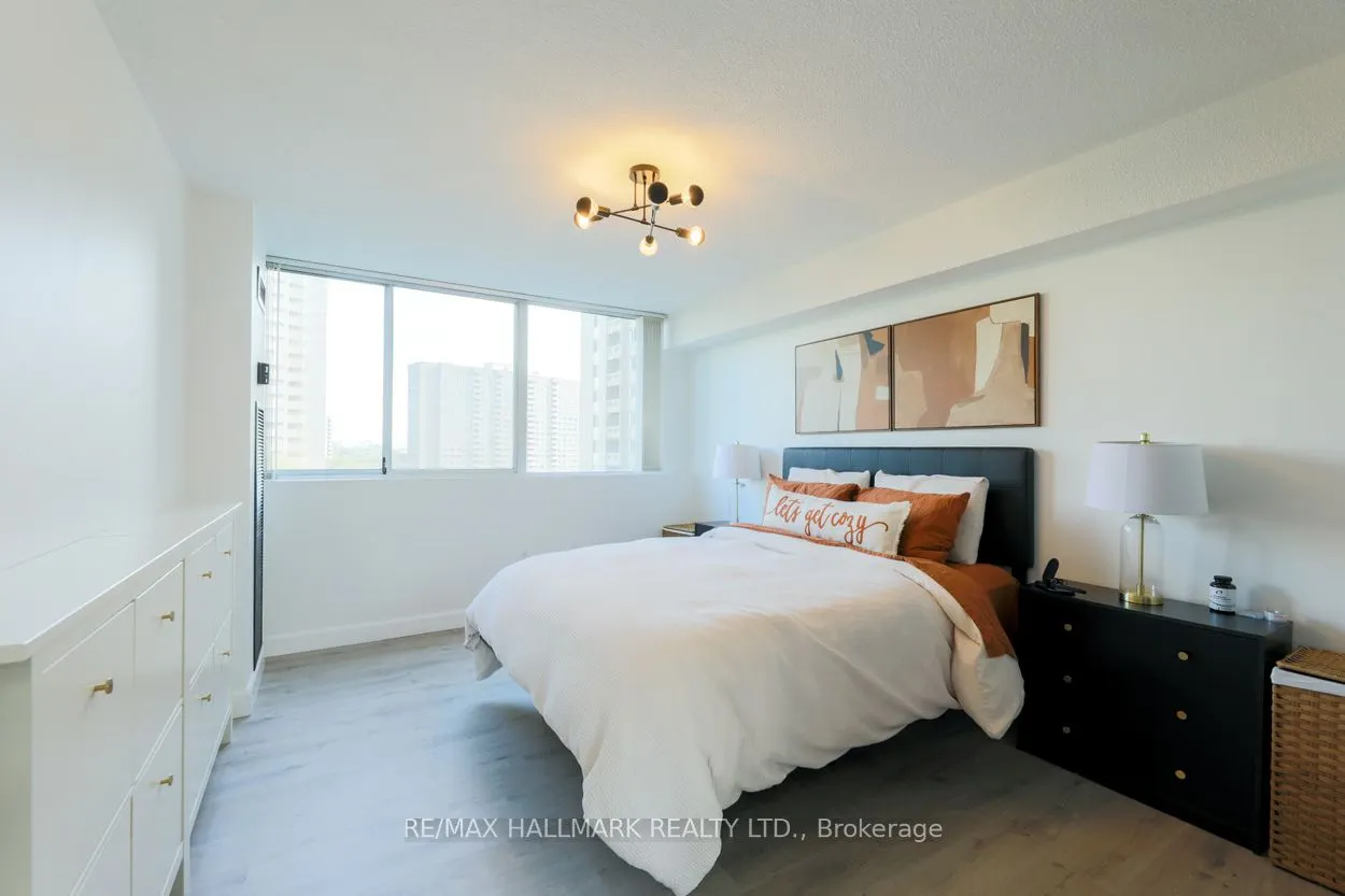 3590 Kaneff Crescent, #702