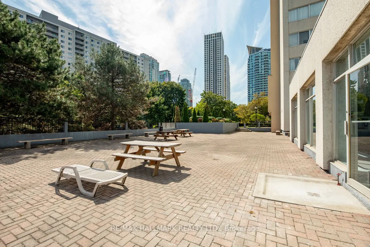 3590 Kaneff Crescent, #702