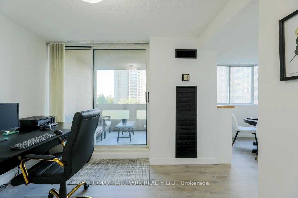 3590 Kaneff Crescent, #702