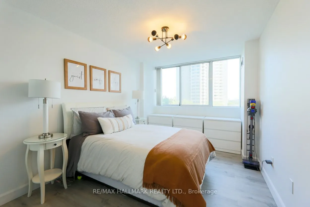 3590 Kaneff Crescent, #702