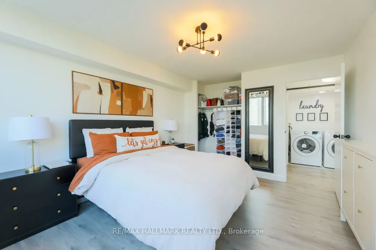 3590 Kaneff Crescent, #702