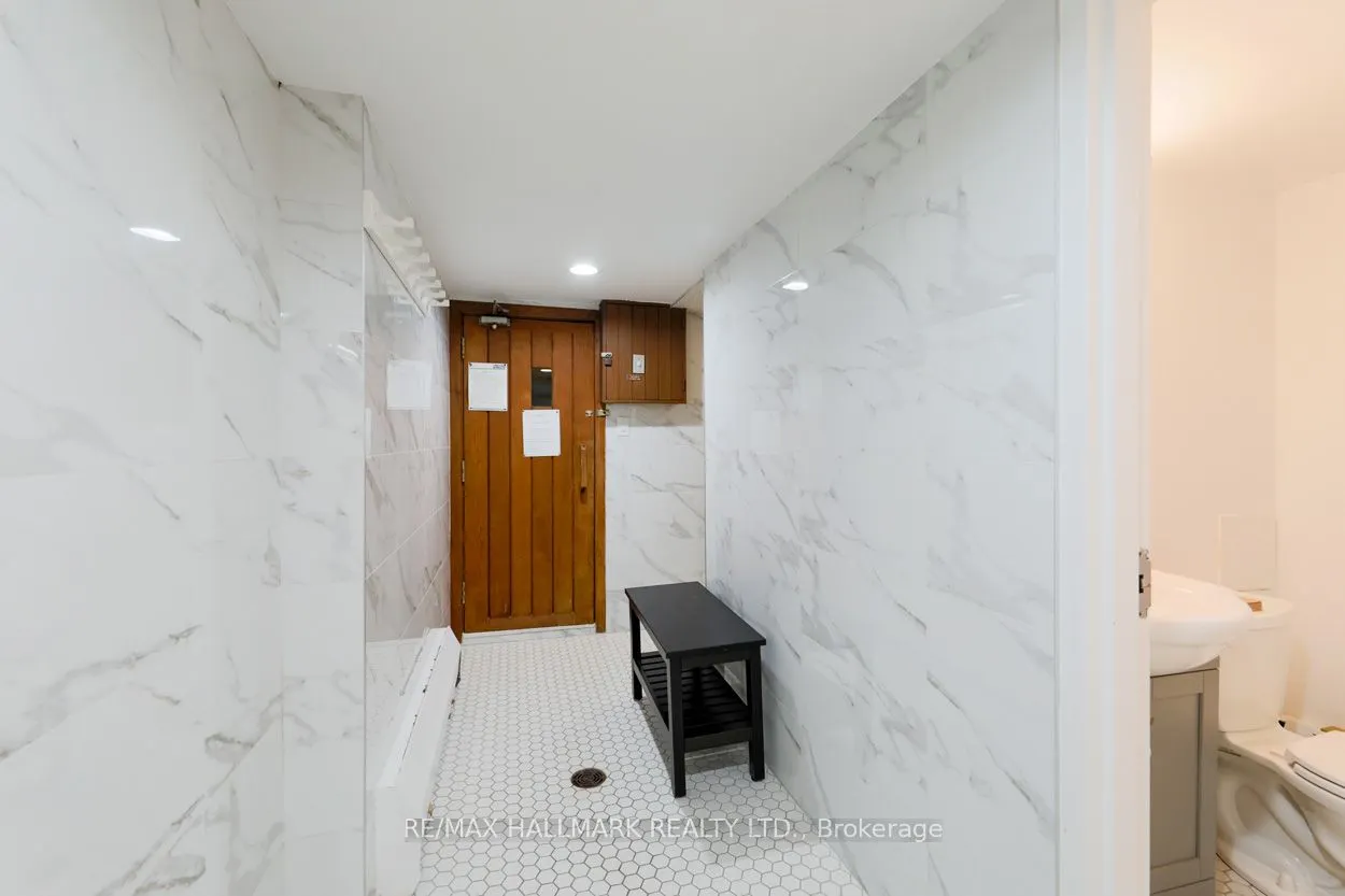 3590 Kaneff Crescent, #702