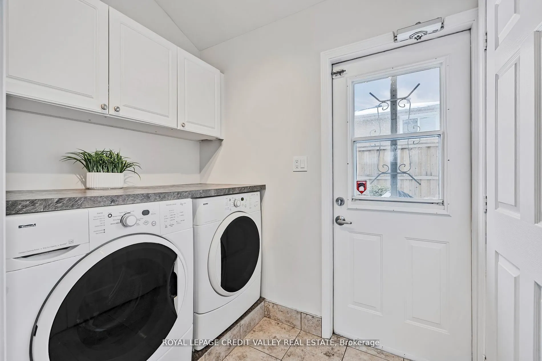 36 Lockton Crescent
