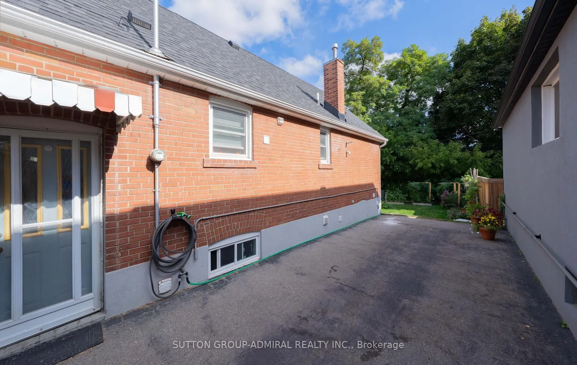 112 Strathnairn Avenue