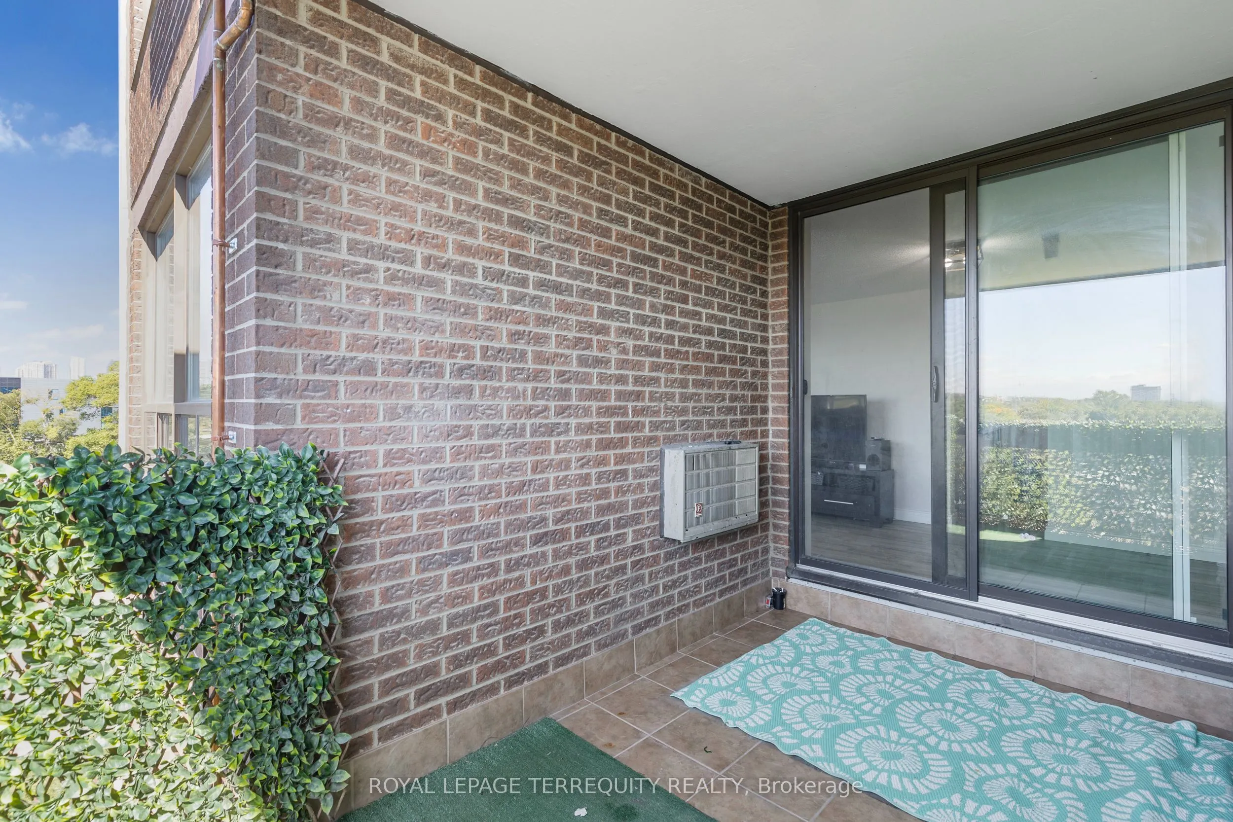 2556 Argyle Road, #601