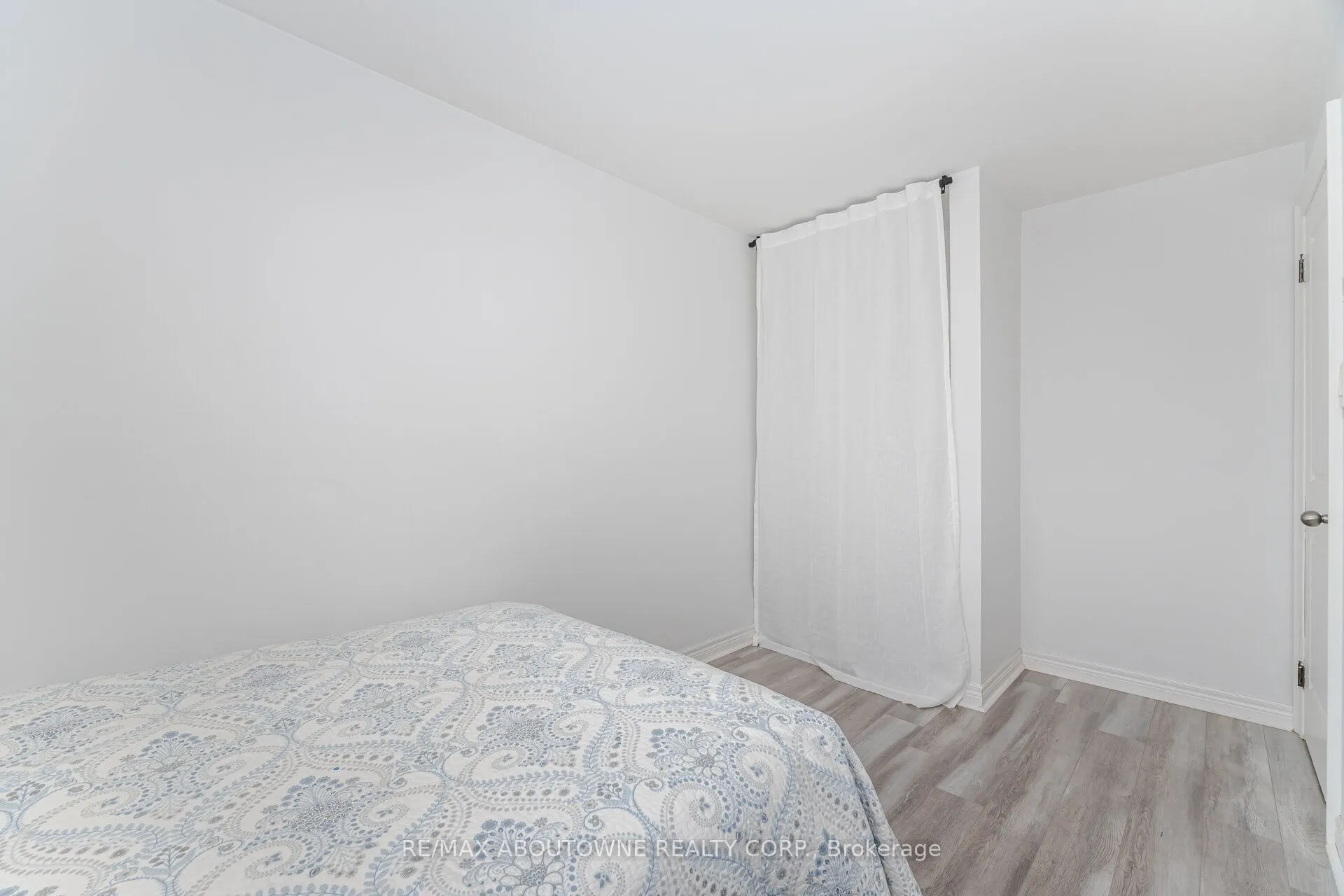 2779 Gananoque Drive, #27