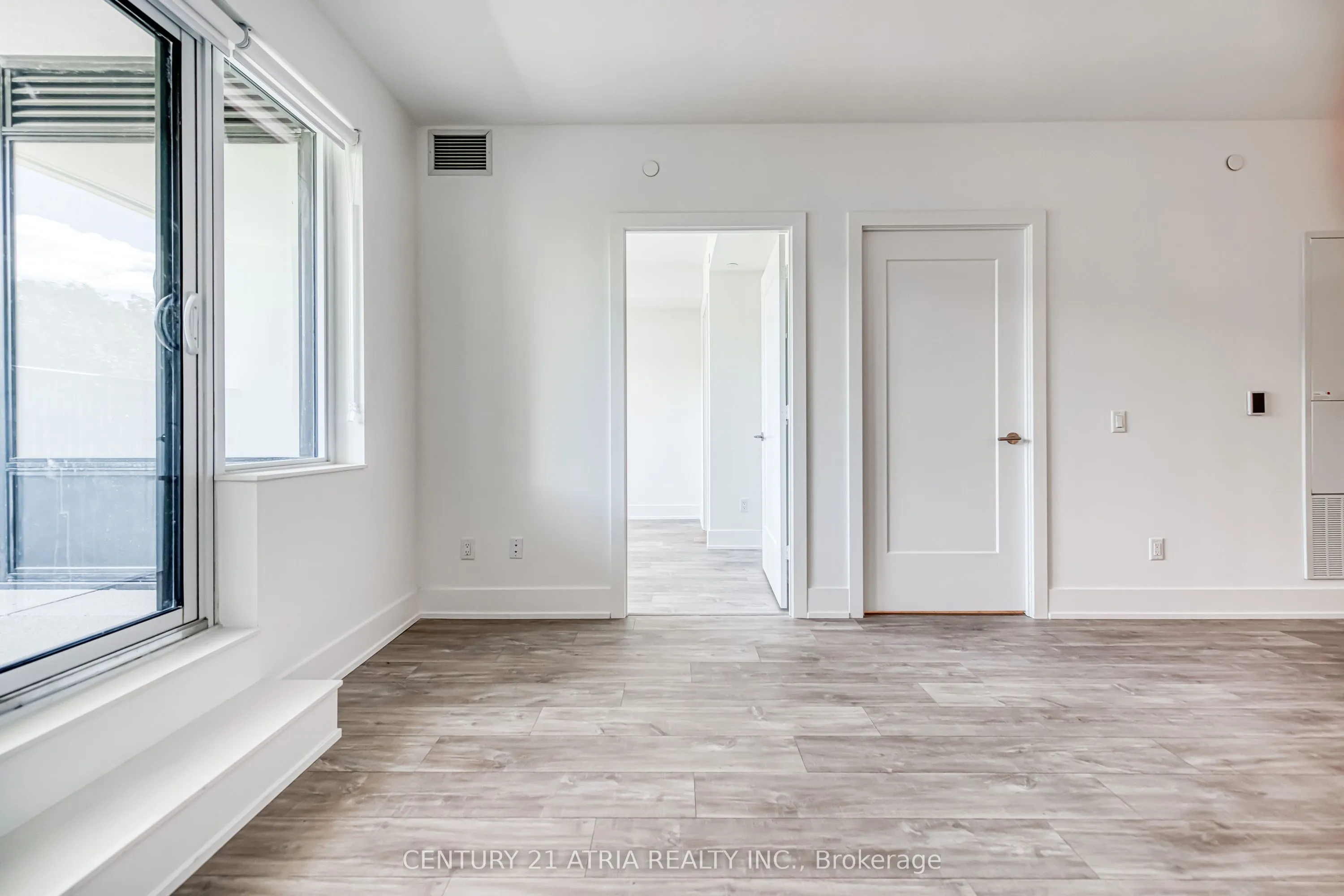 259 THE KINGSWAY, #211