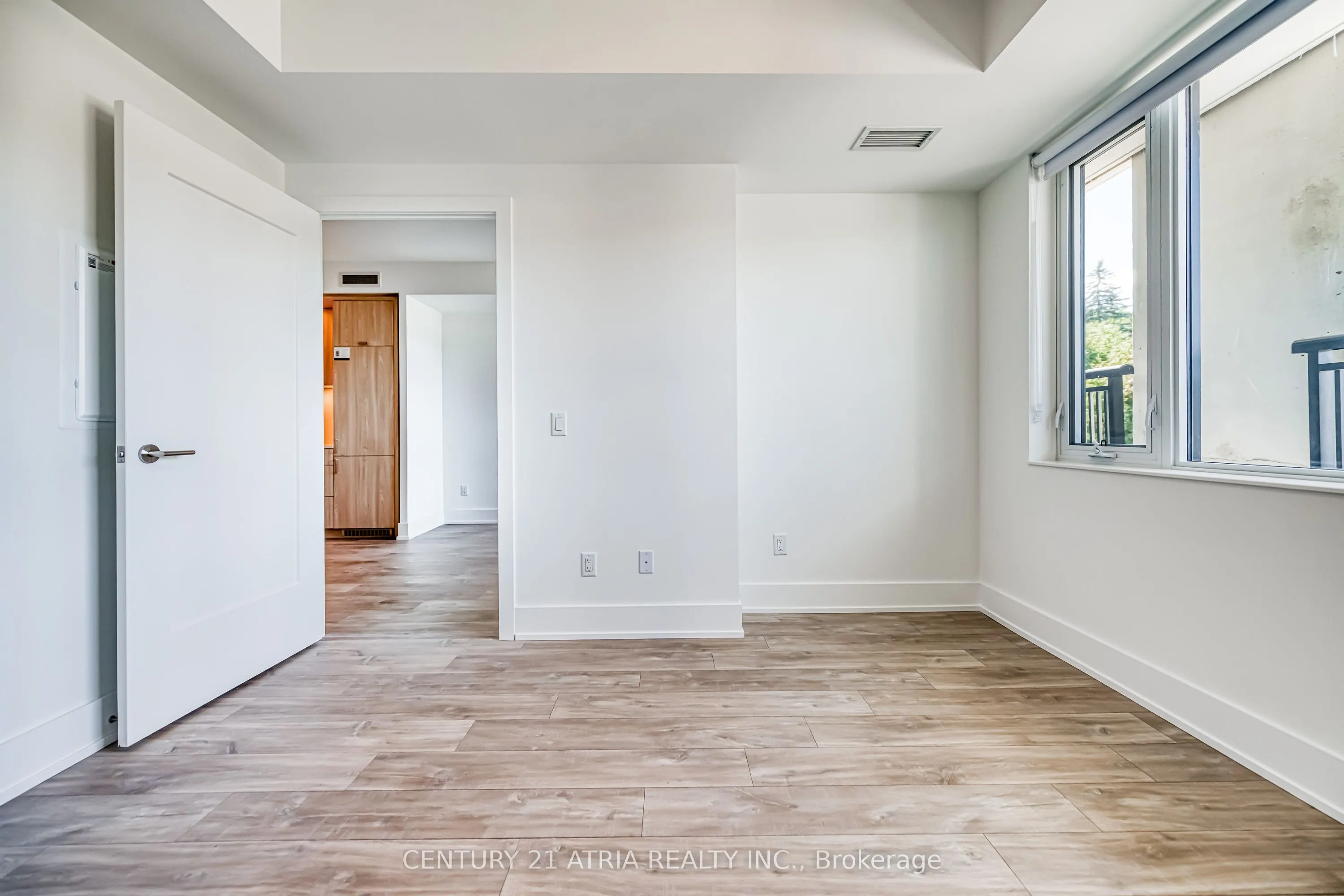 259 THE KINGSWAY, #211