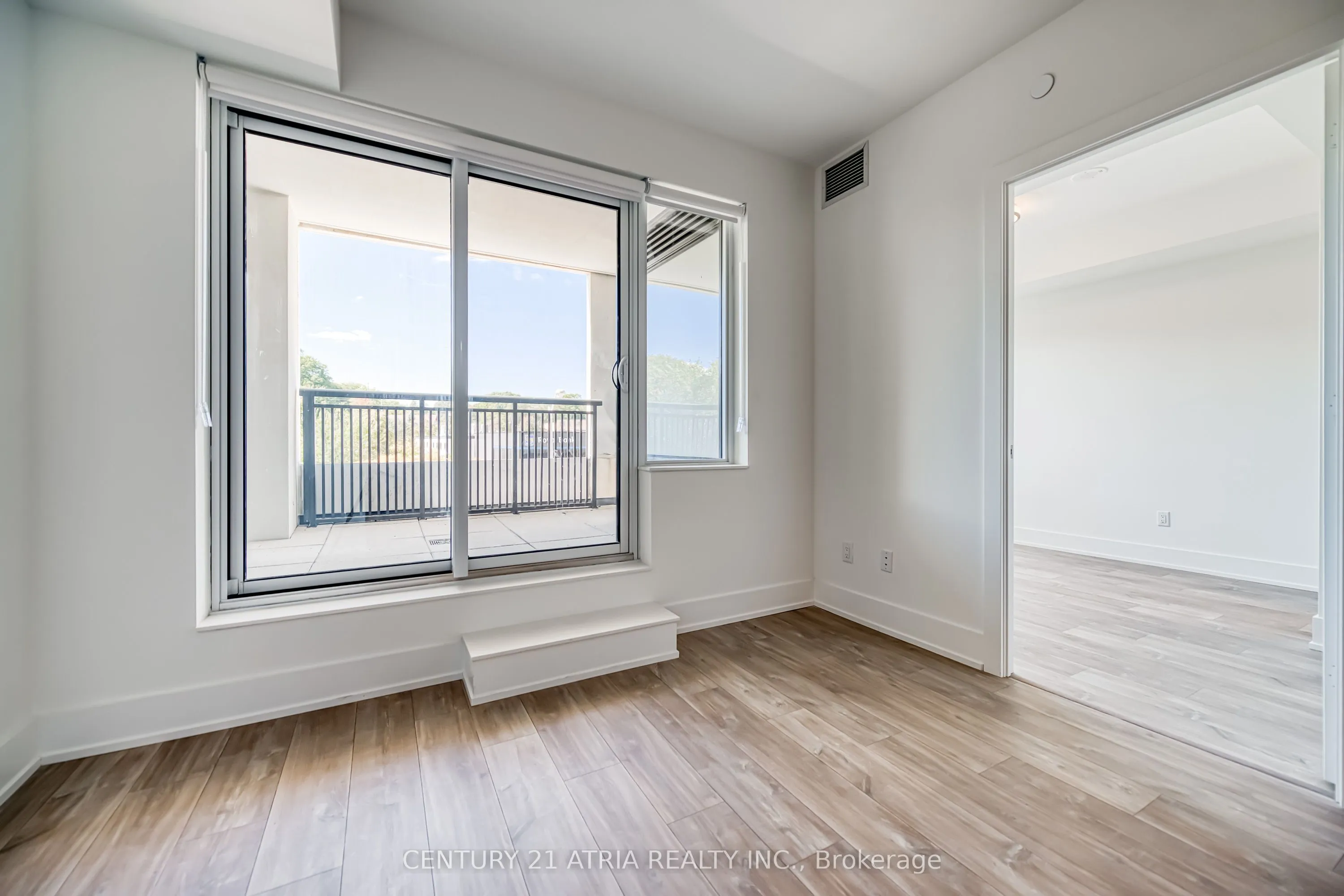 259 THE KINGSWAY, #211