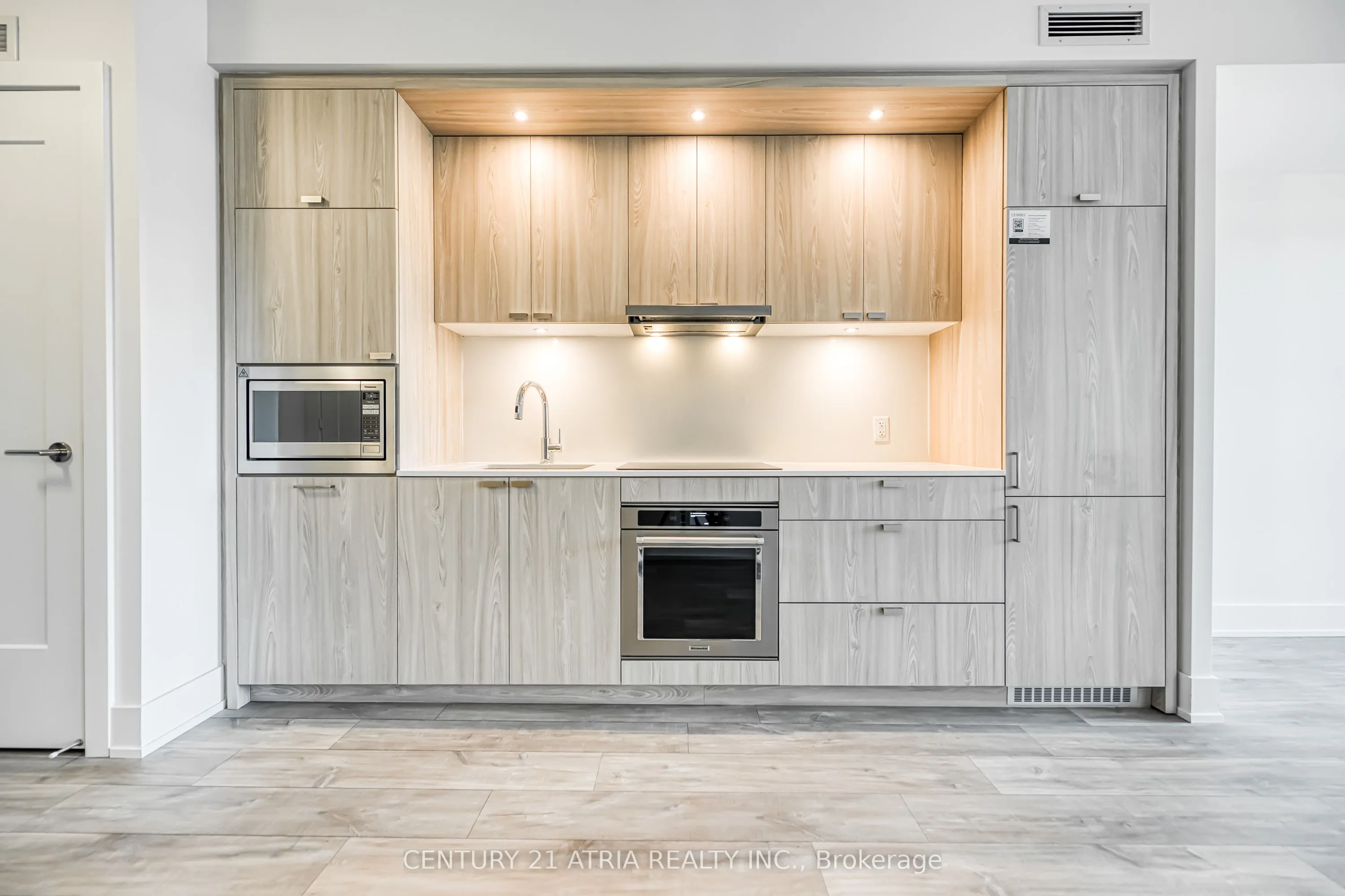 259 THE KINGSWAY, #211