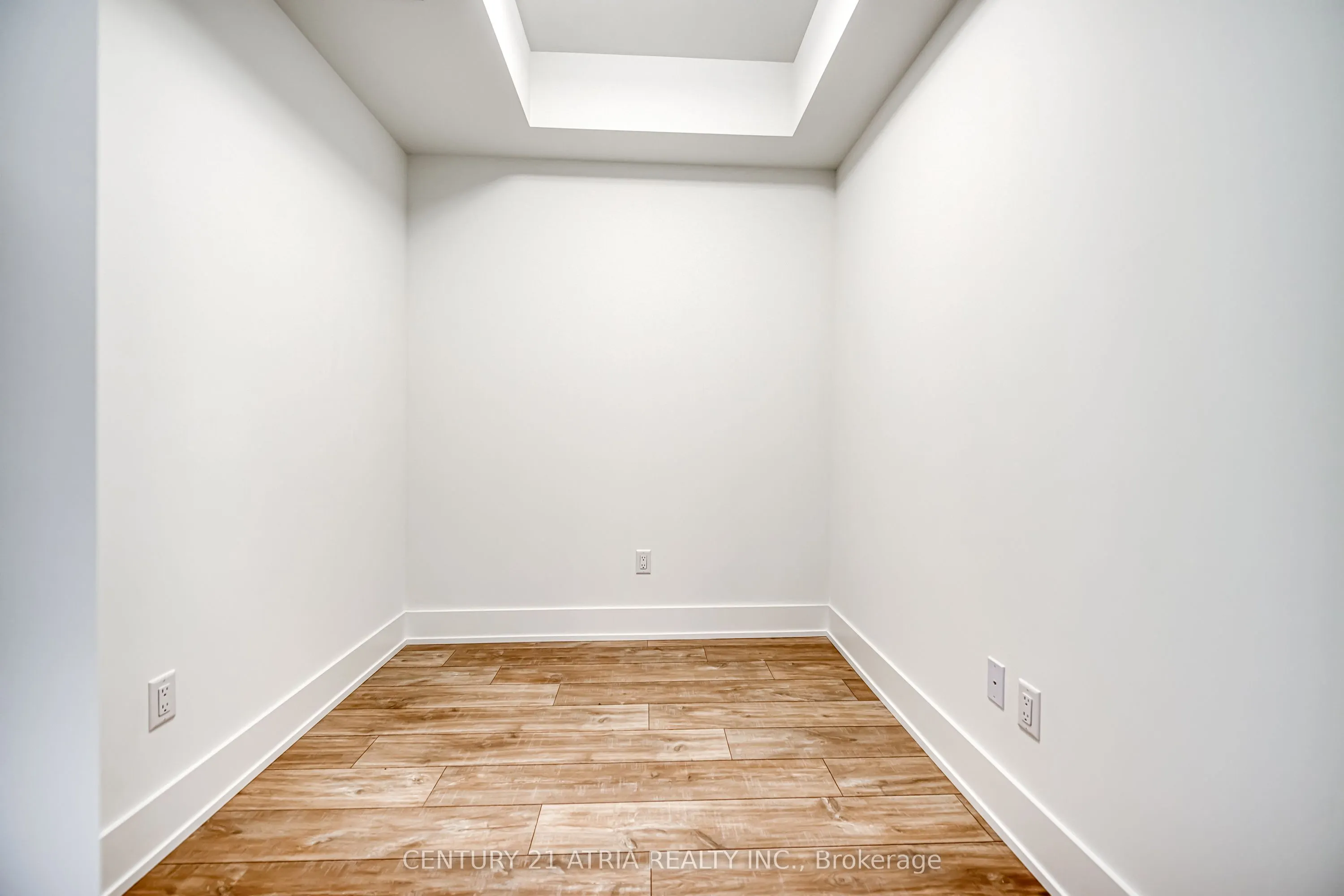 259 THE KINGSWAY, #211