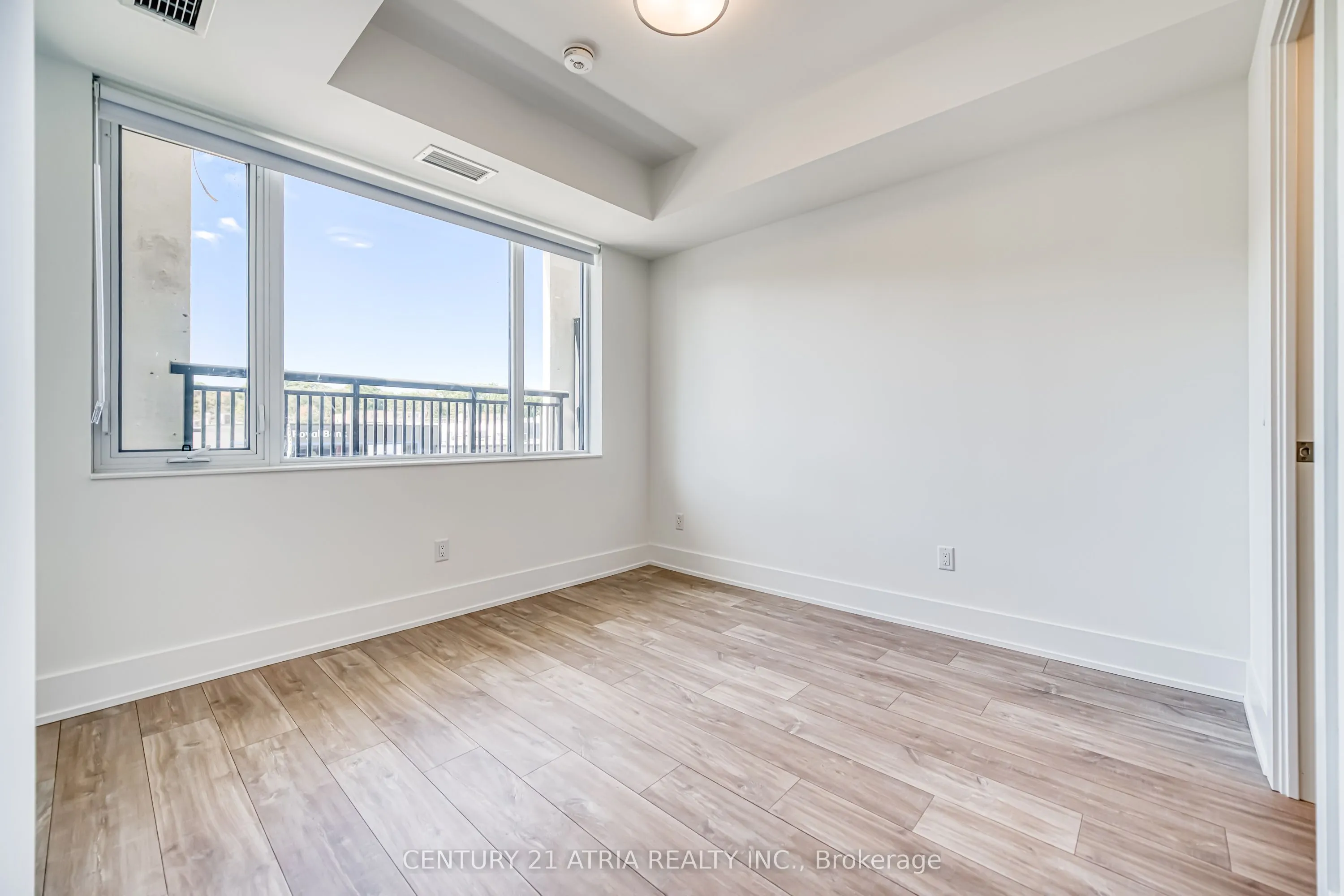 259 THE KINGSWAY, #211