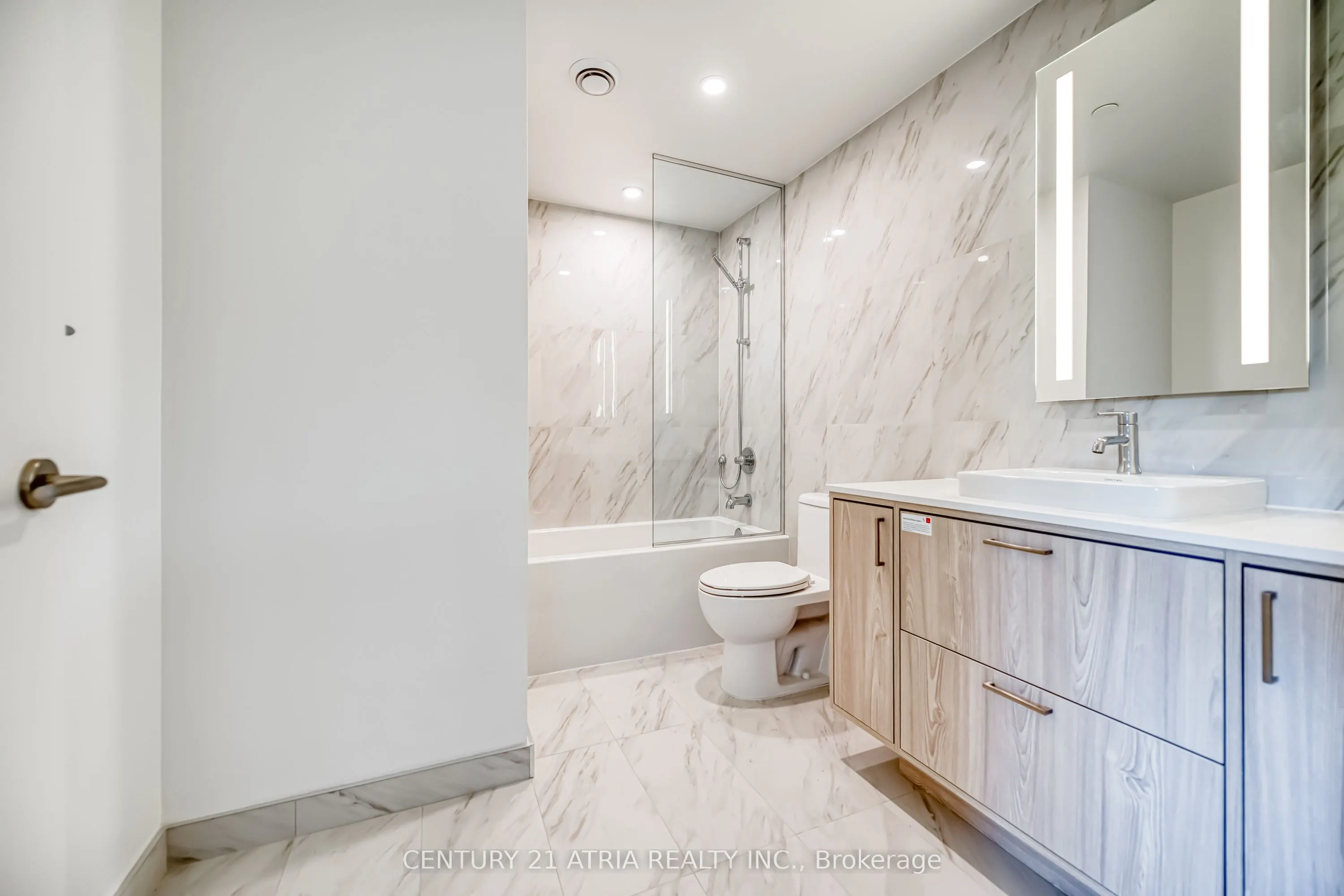 259 THE KINGSWAY, #211
