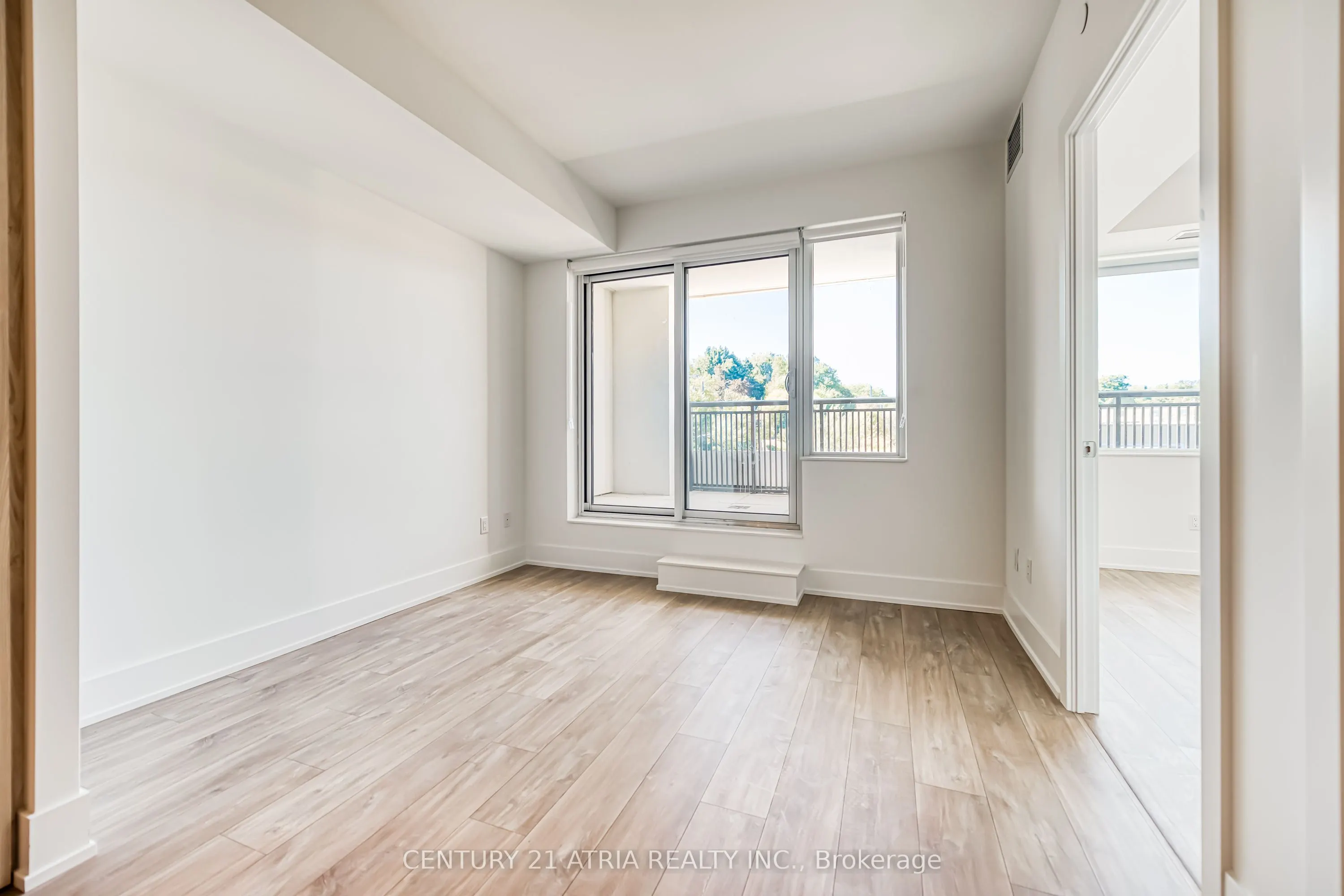 259 THE KINGSWAY, #211