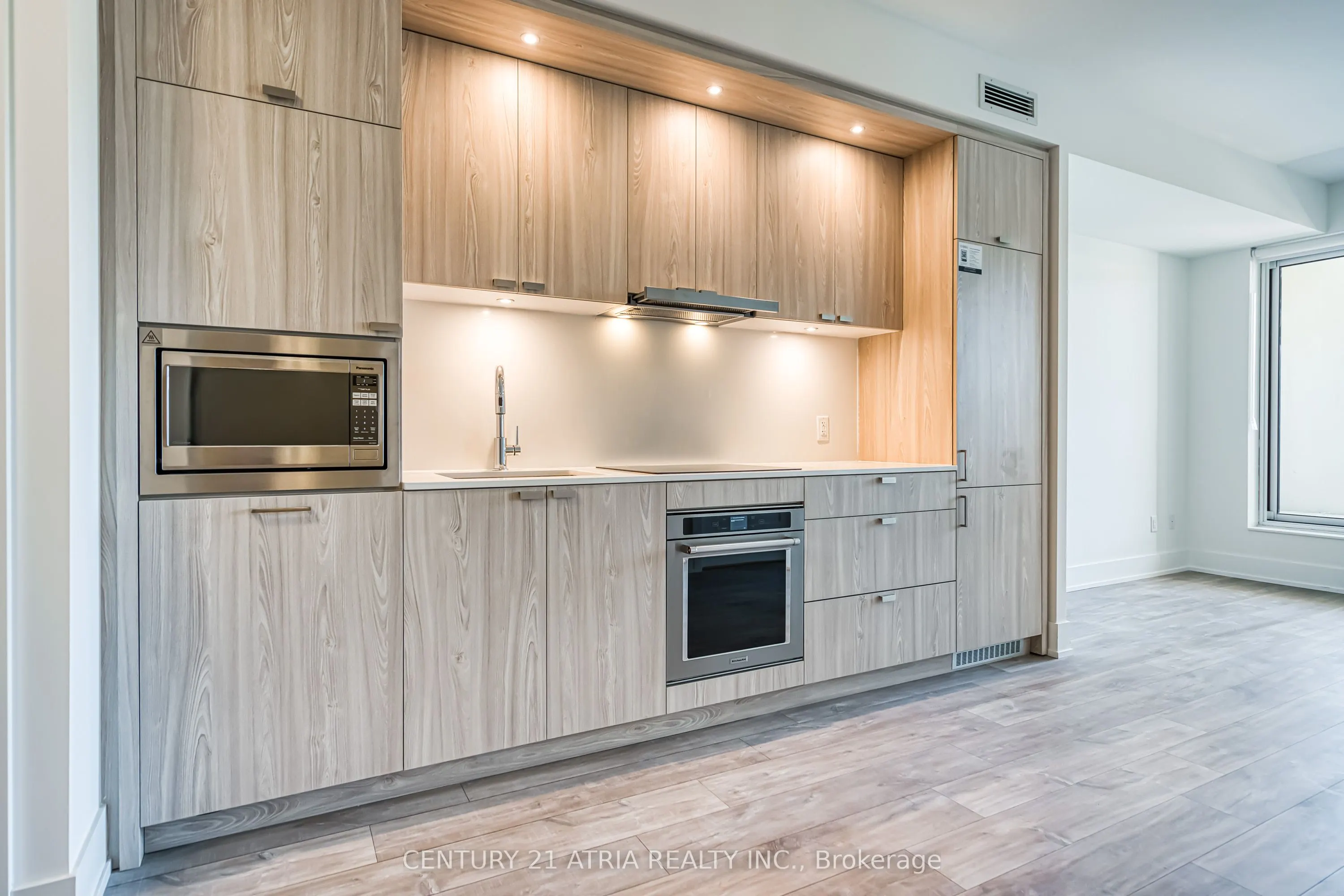 259 THE KINGSWAY, #211