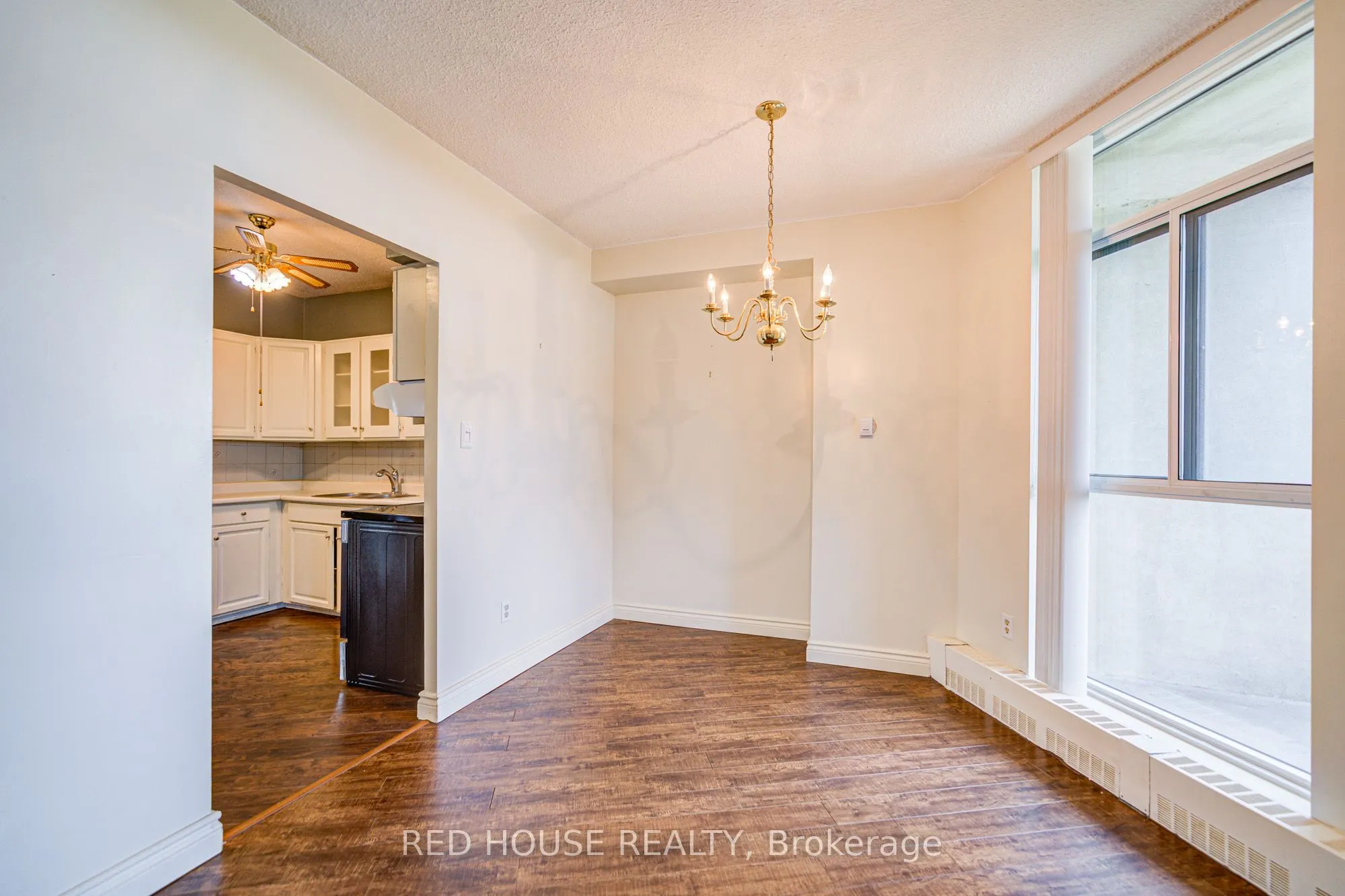 5250 Lakeshore Road, #809
